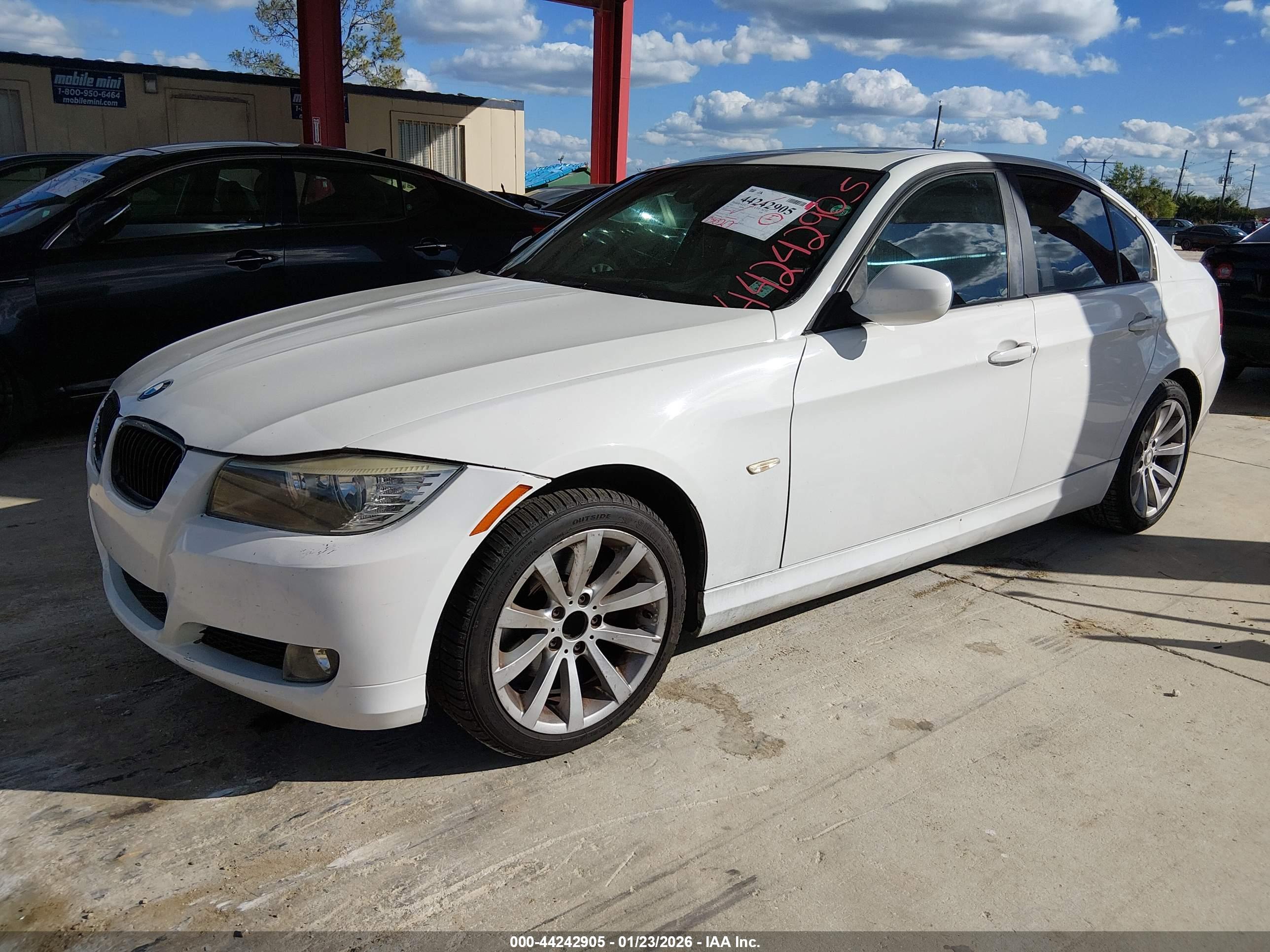 BMW 328I image 2