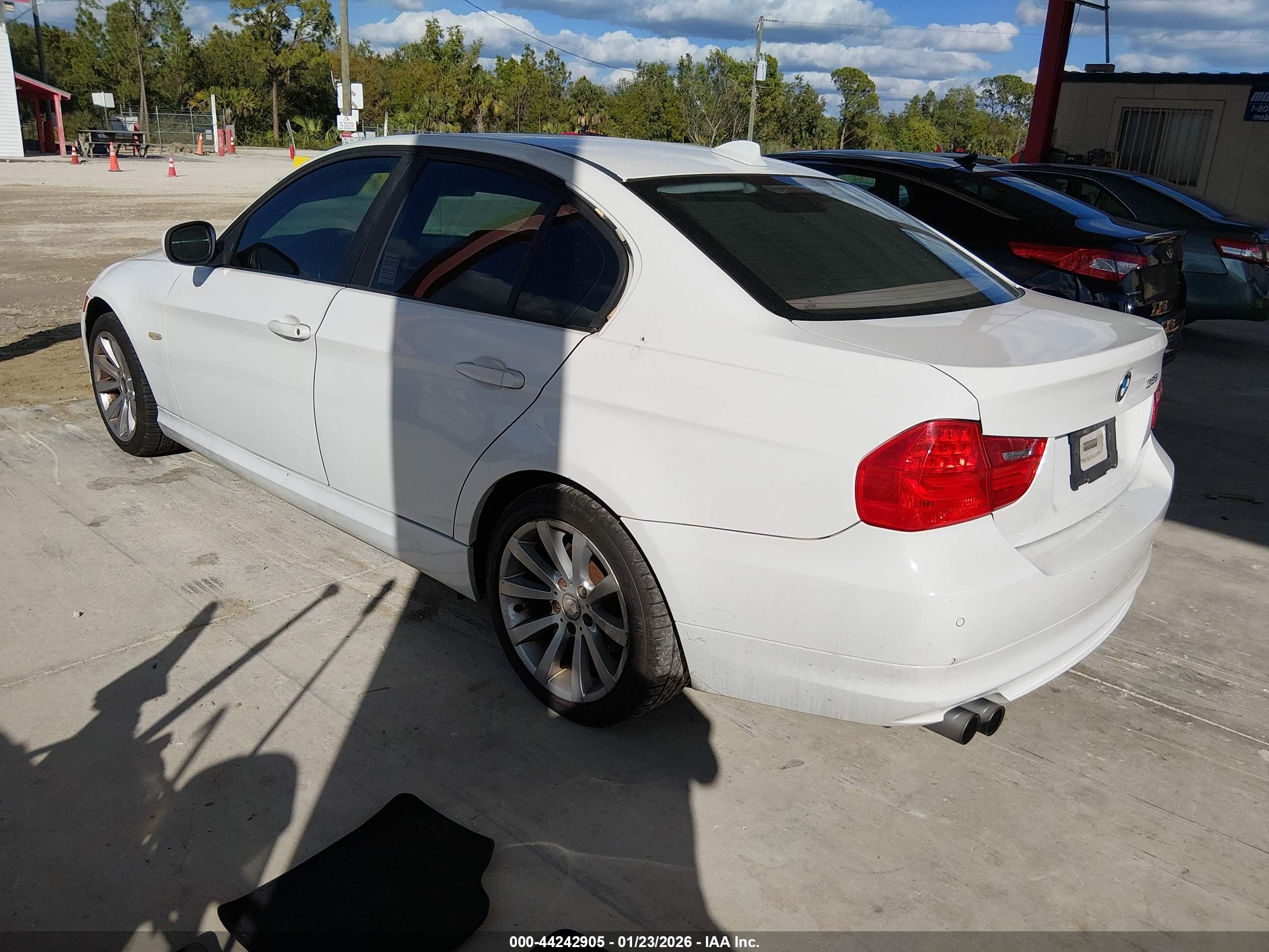 BMW 328I image 3