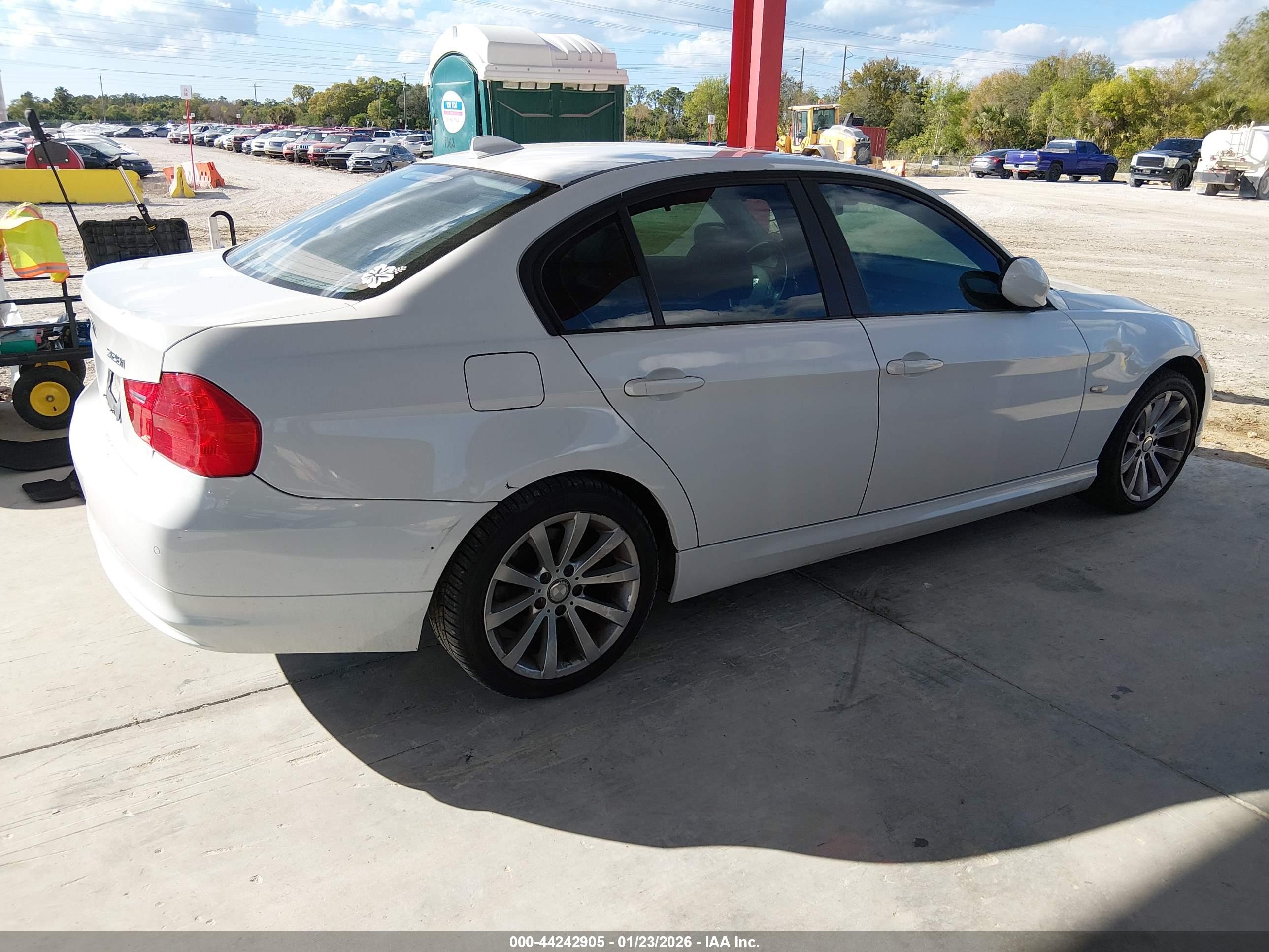 BMW 328I image 4