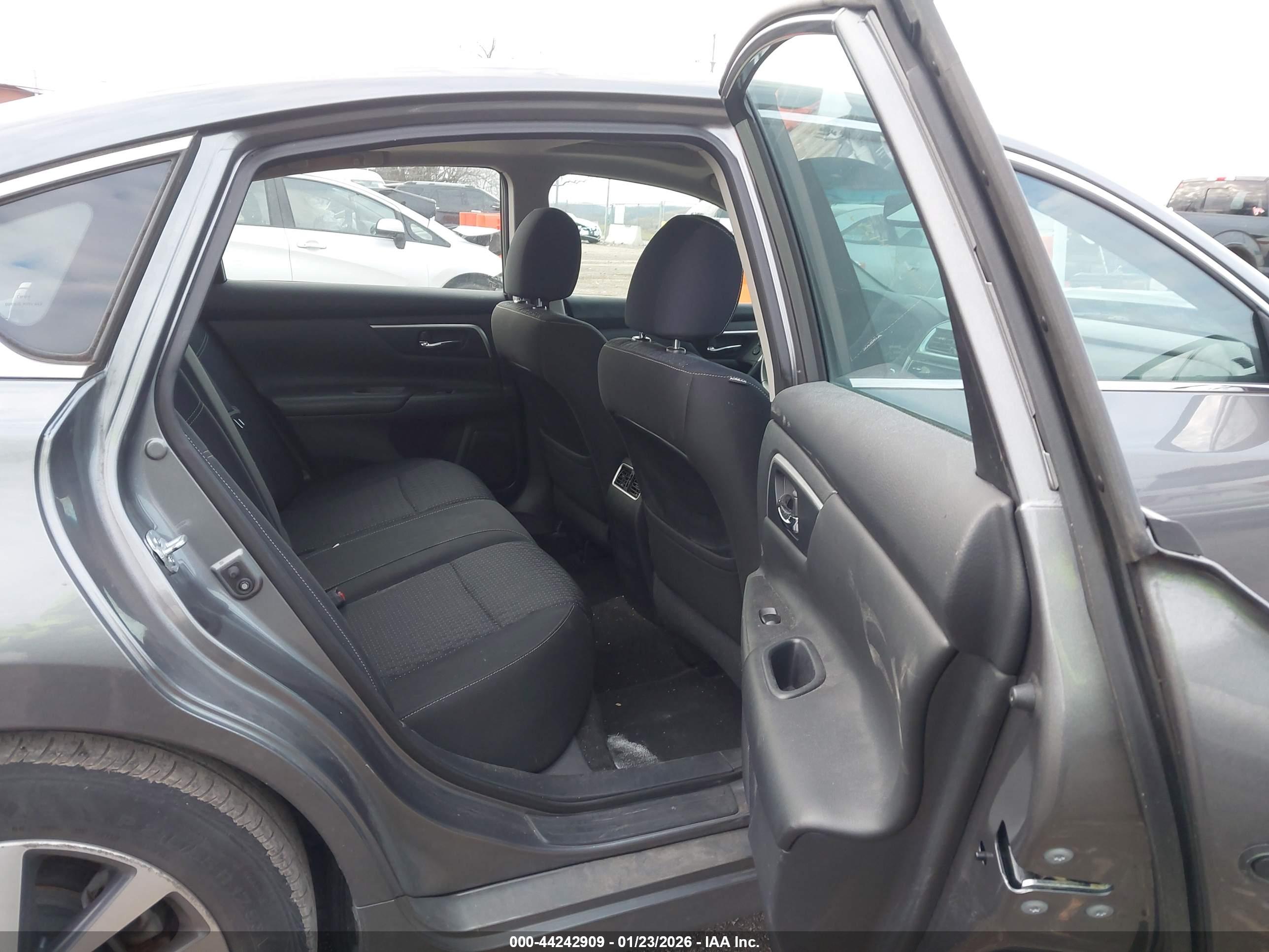 NISSAN ALTIMA image 8