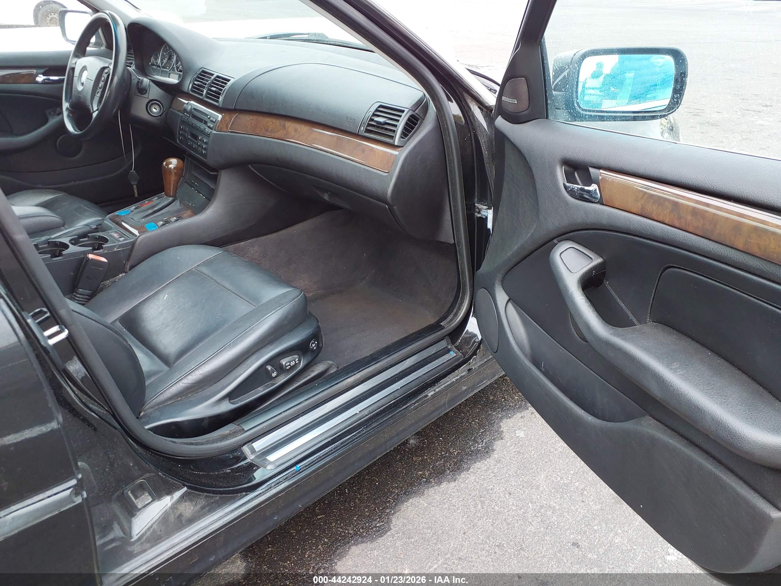 BMW 330I image 5