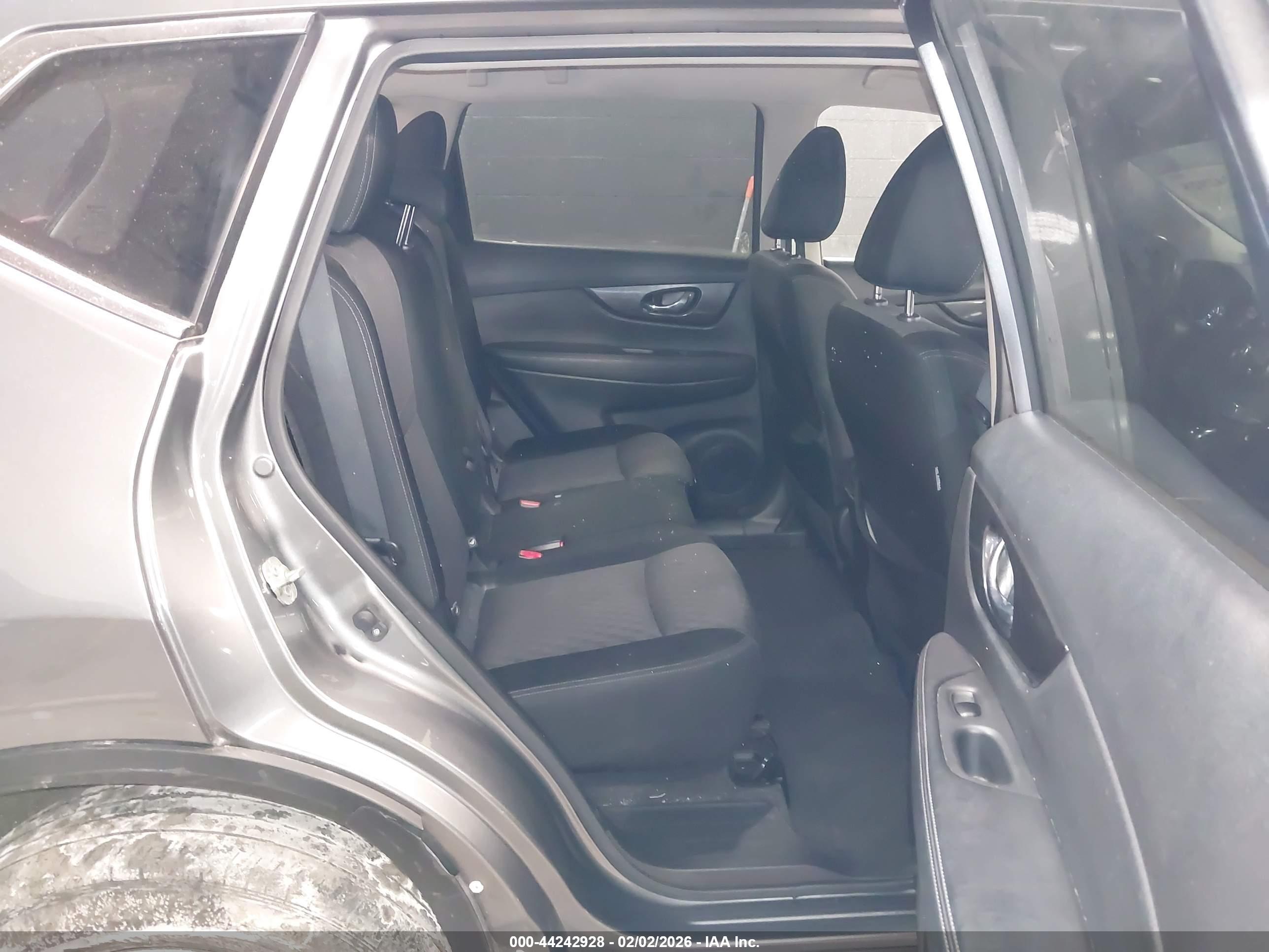NISSAN ROGUE image 8
