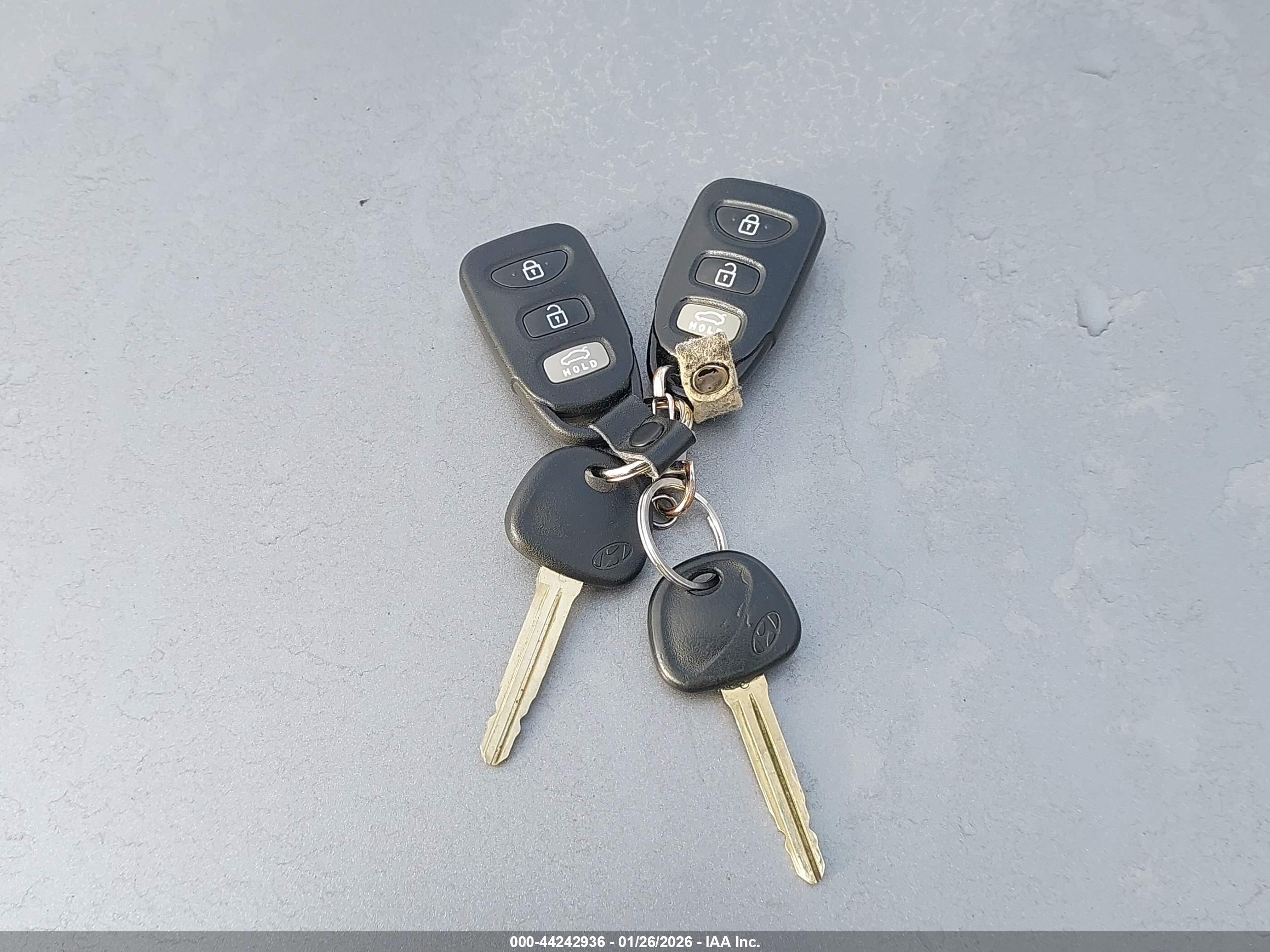 HYUNDAI ELANTRA image 11
