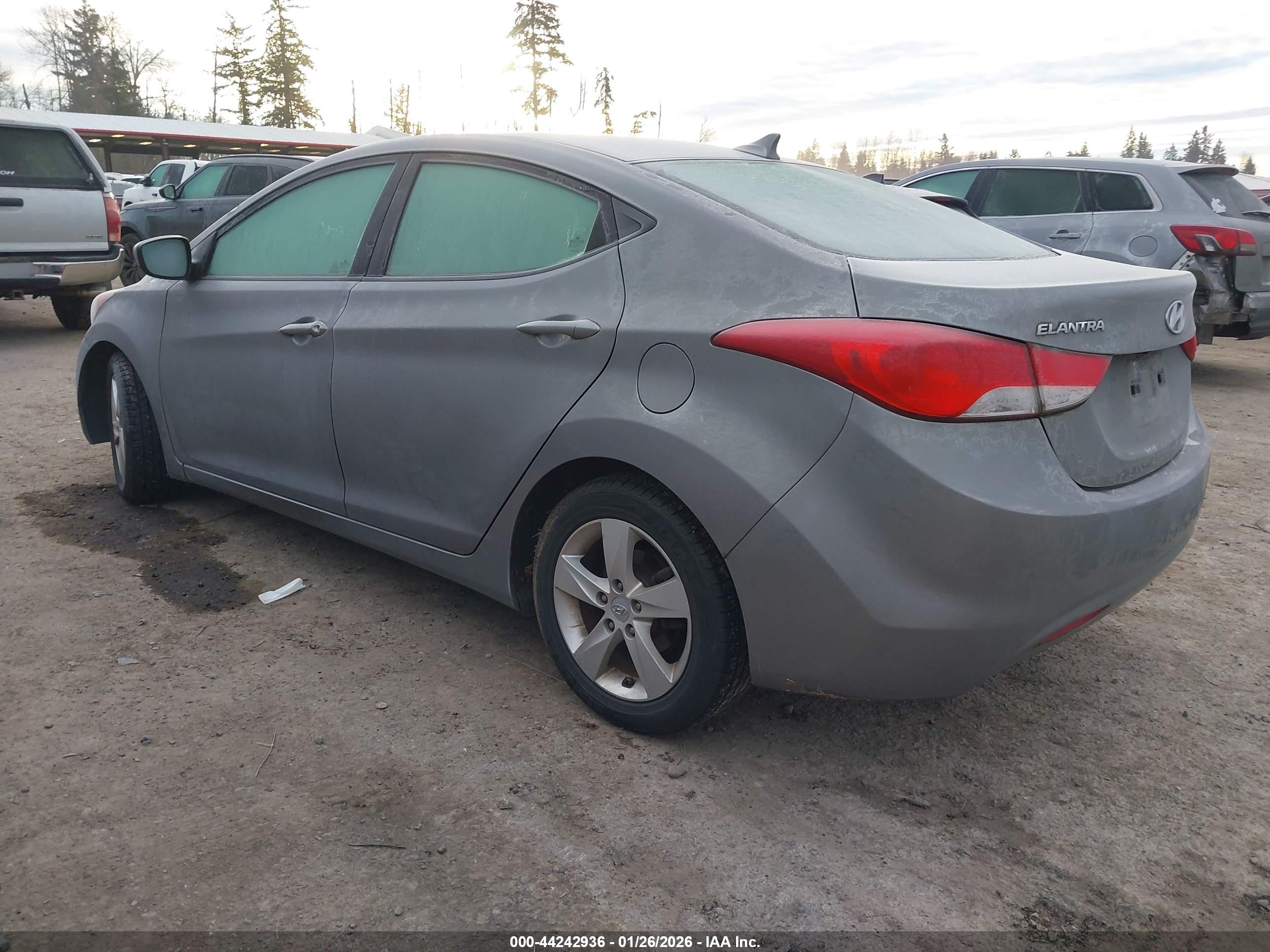 HYUNDAI ELANTRA image 3