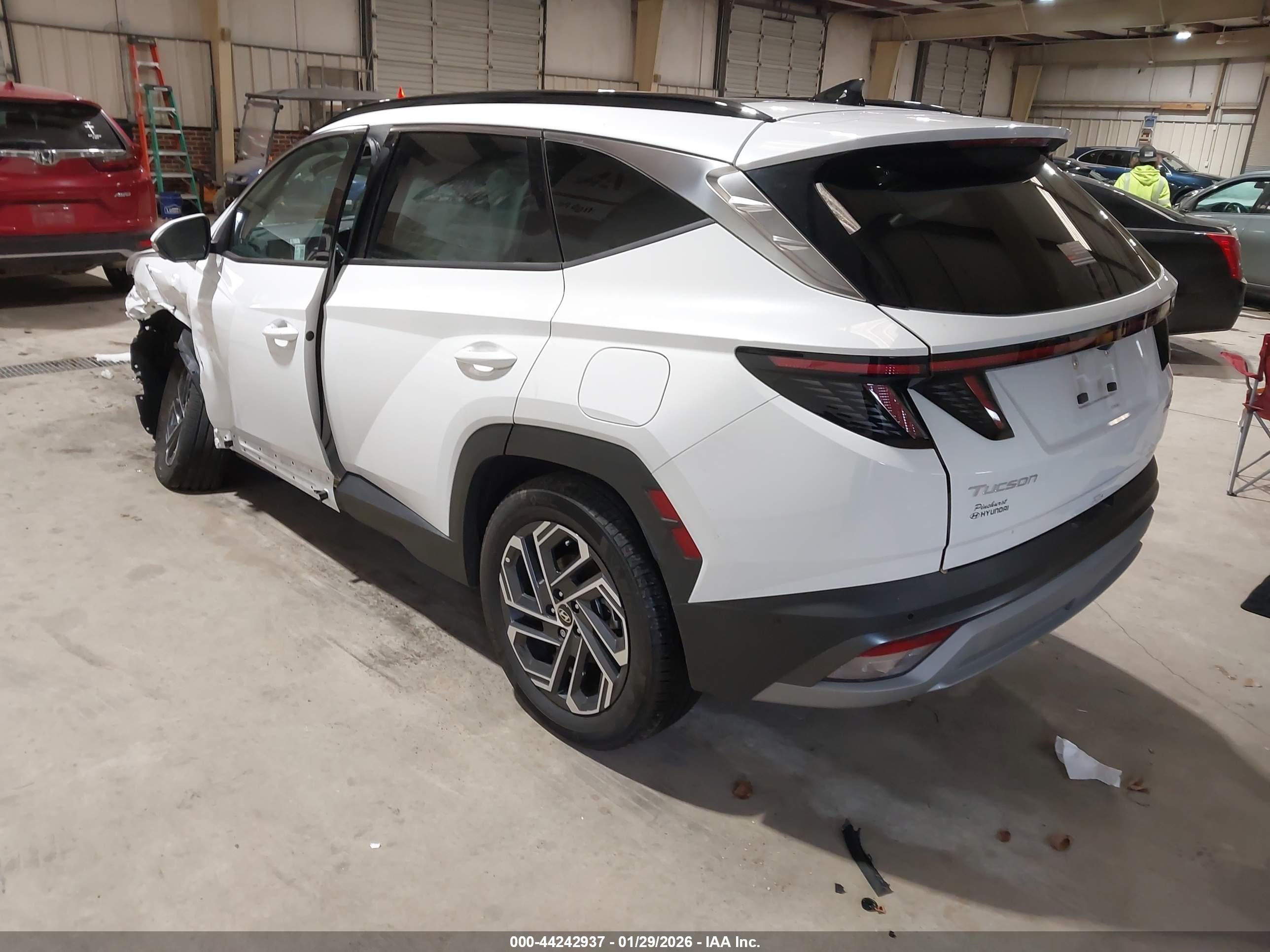 HYUNDAI TUCSON image 3