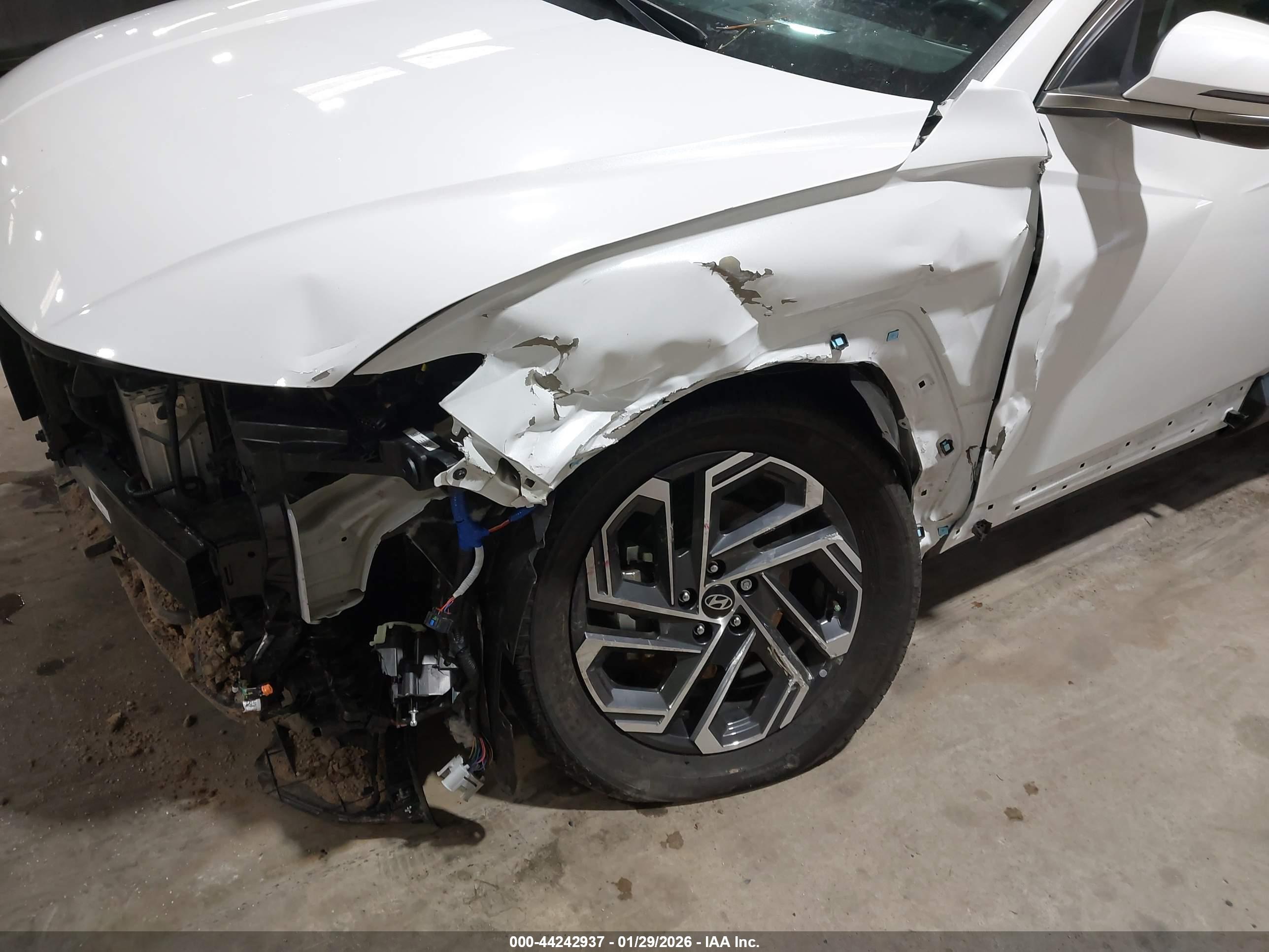 HYUNDAI TUCSON image 6