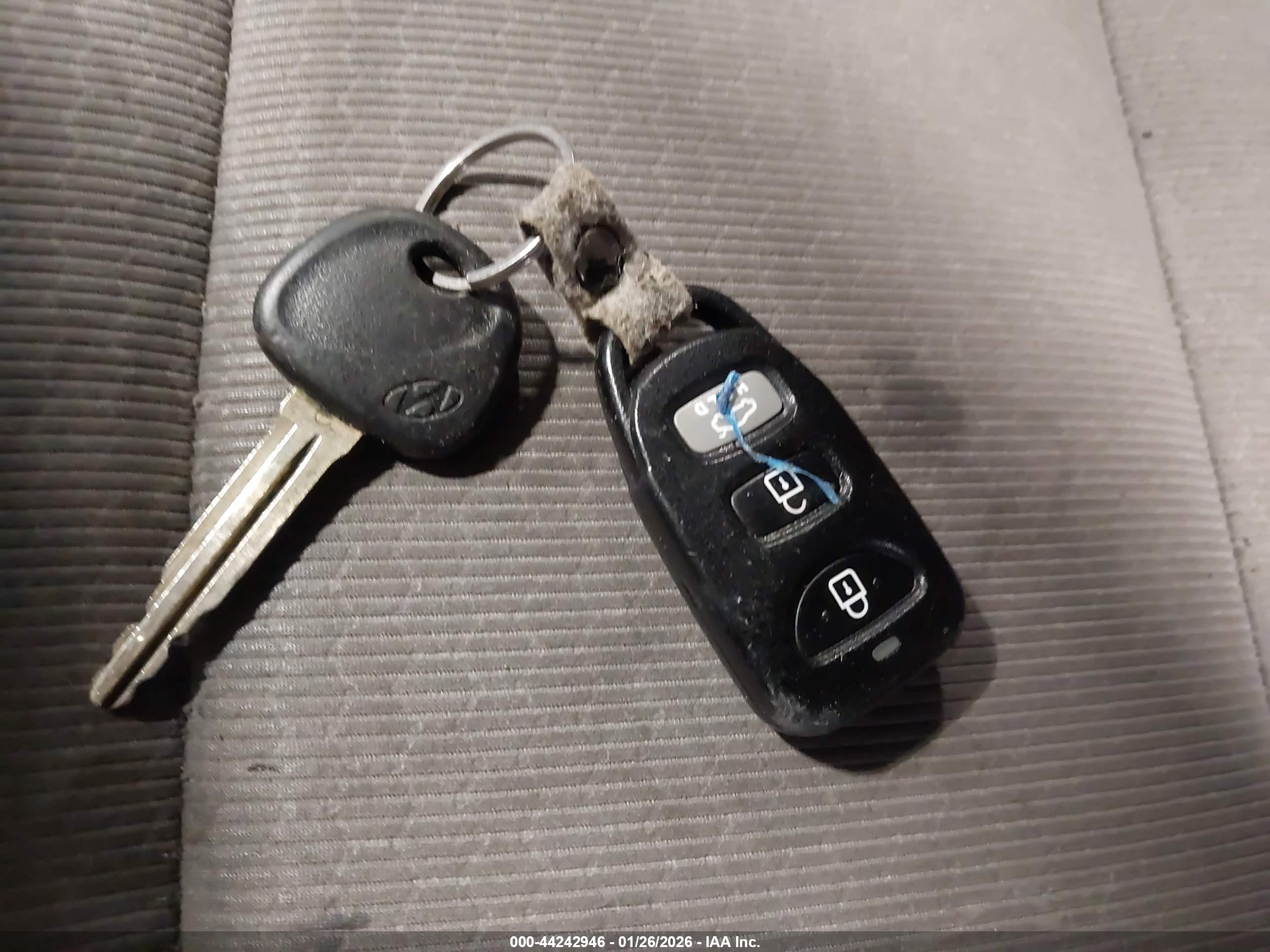 HYUNDAI ELANTRA image 11
