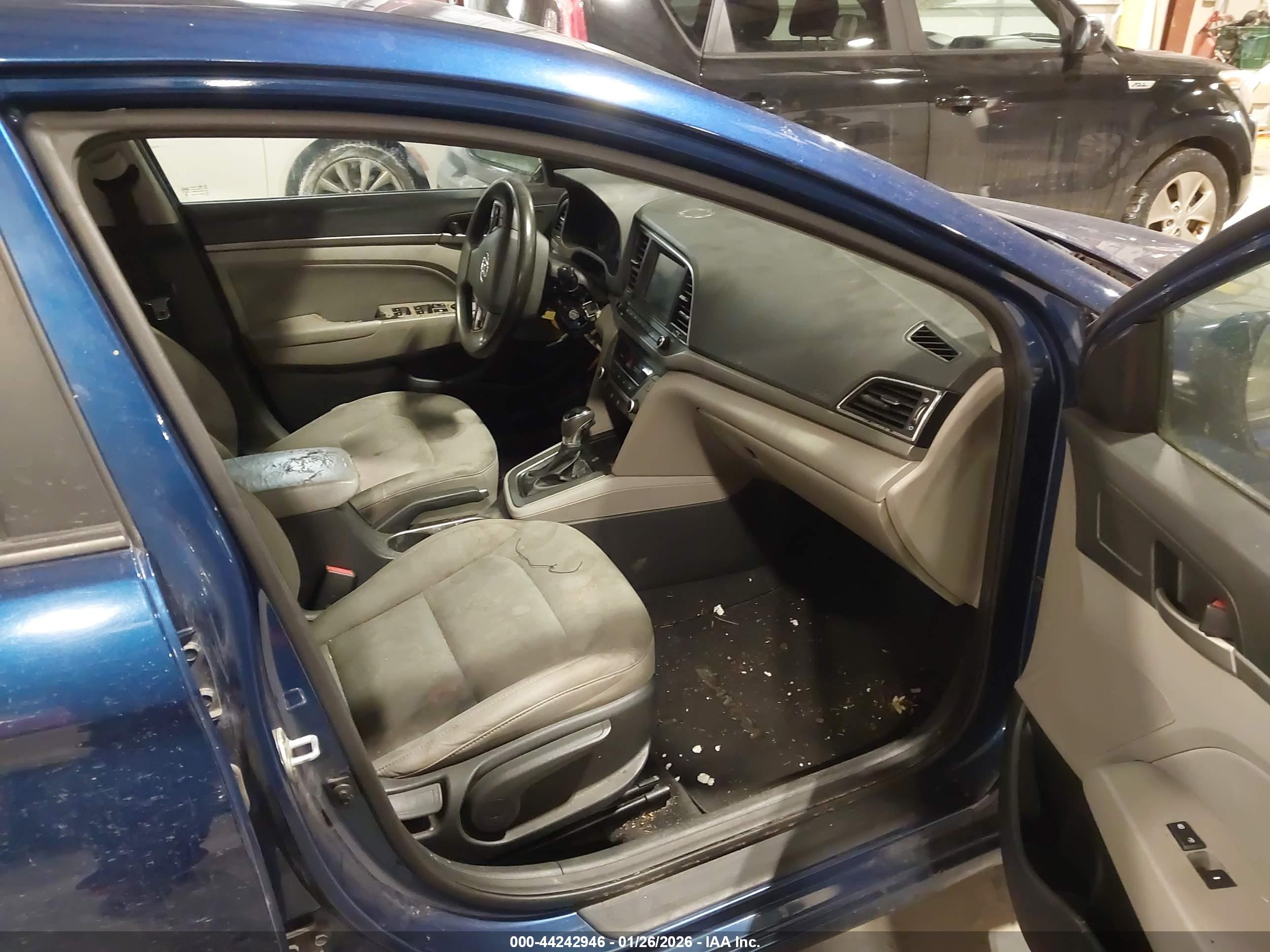HYUNDAI ELANTRA image 5