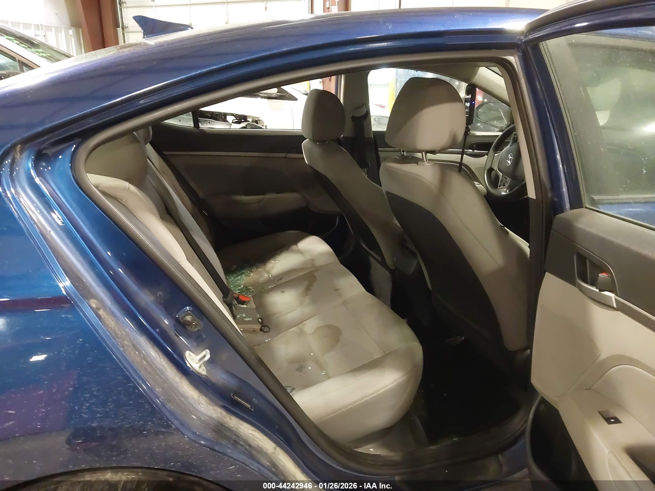 HYUNDAI ELANTRA image 8