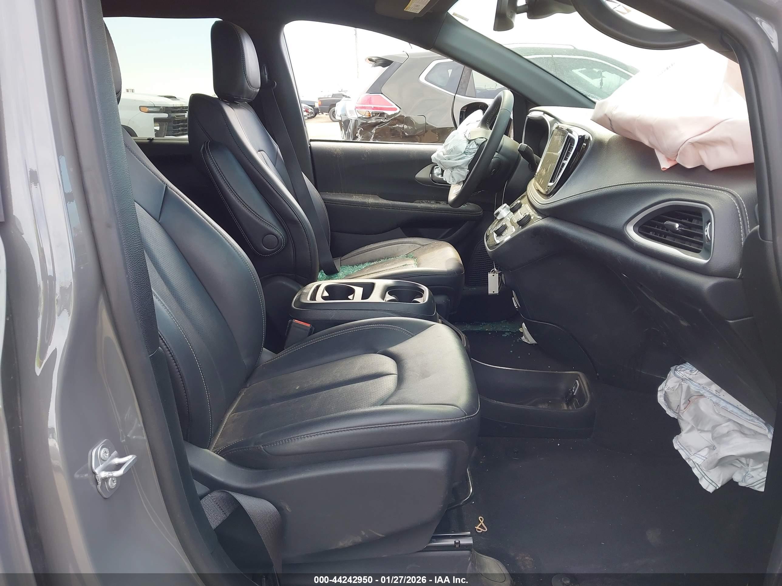CHRYSLER PACIFICA image 5