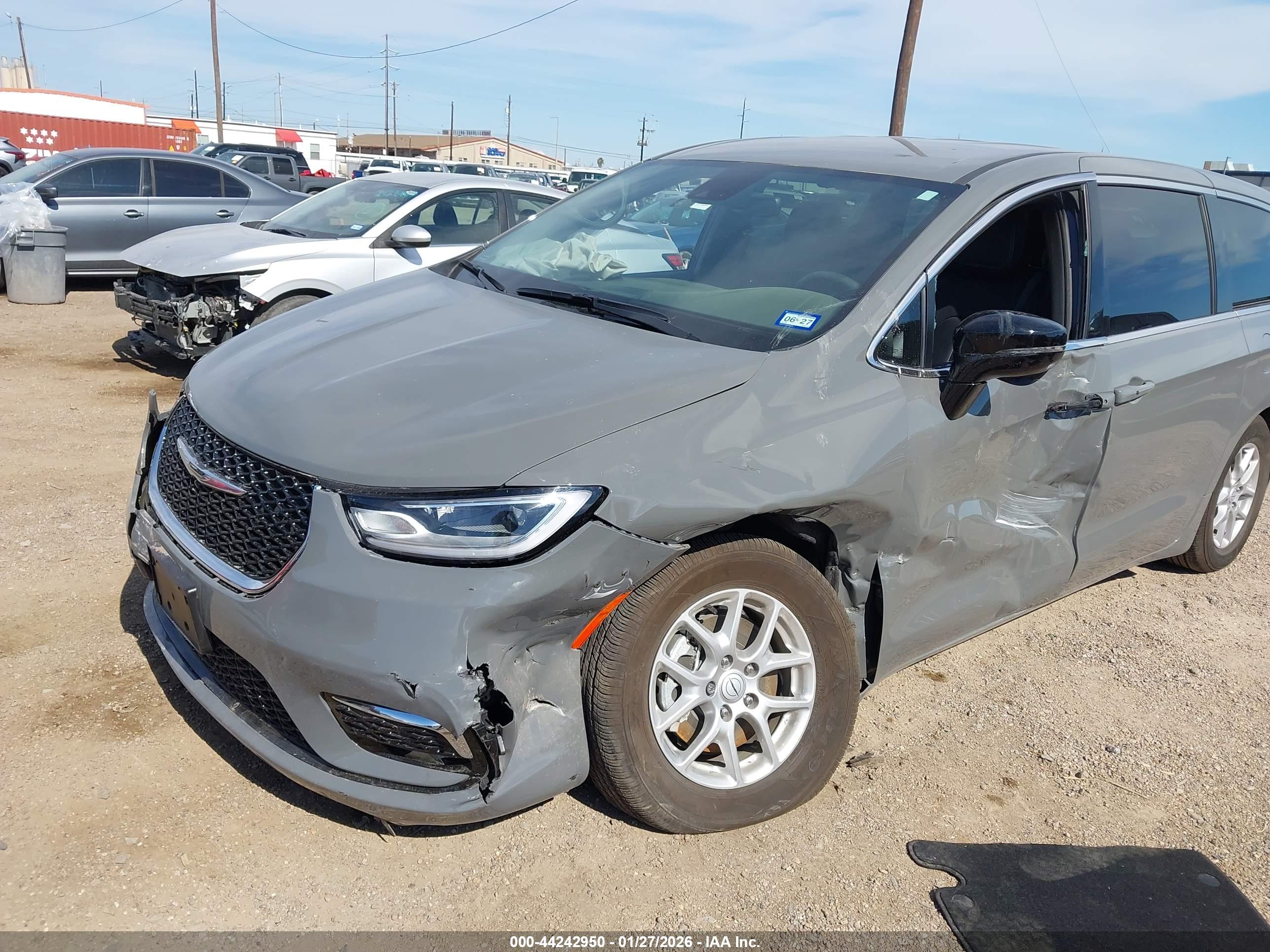 CHRYSLER PACIFICA image 6