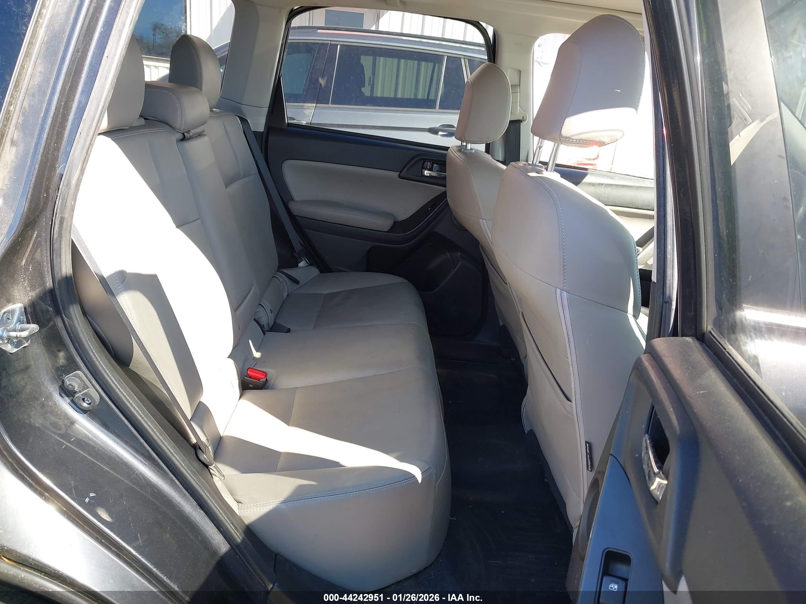 SUBARU FORESTER image 8