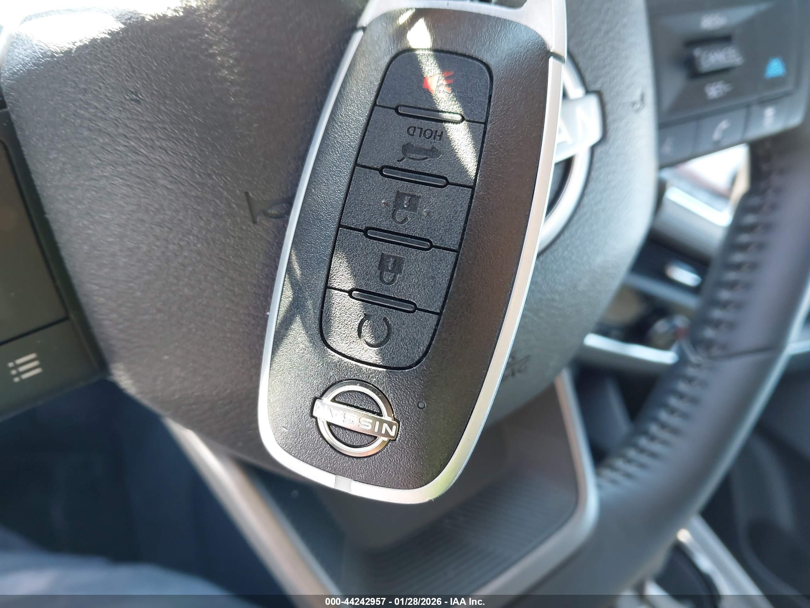 NISSAN ROGUE image 11