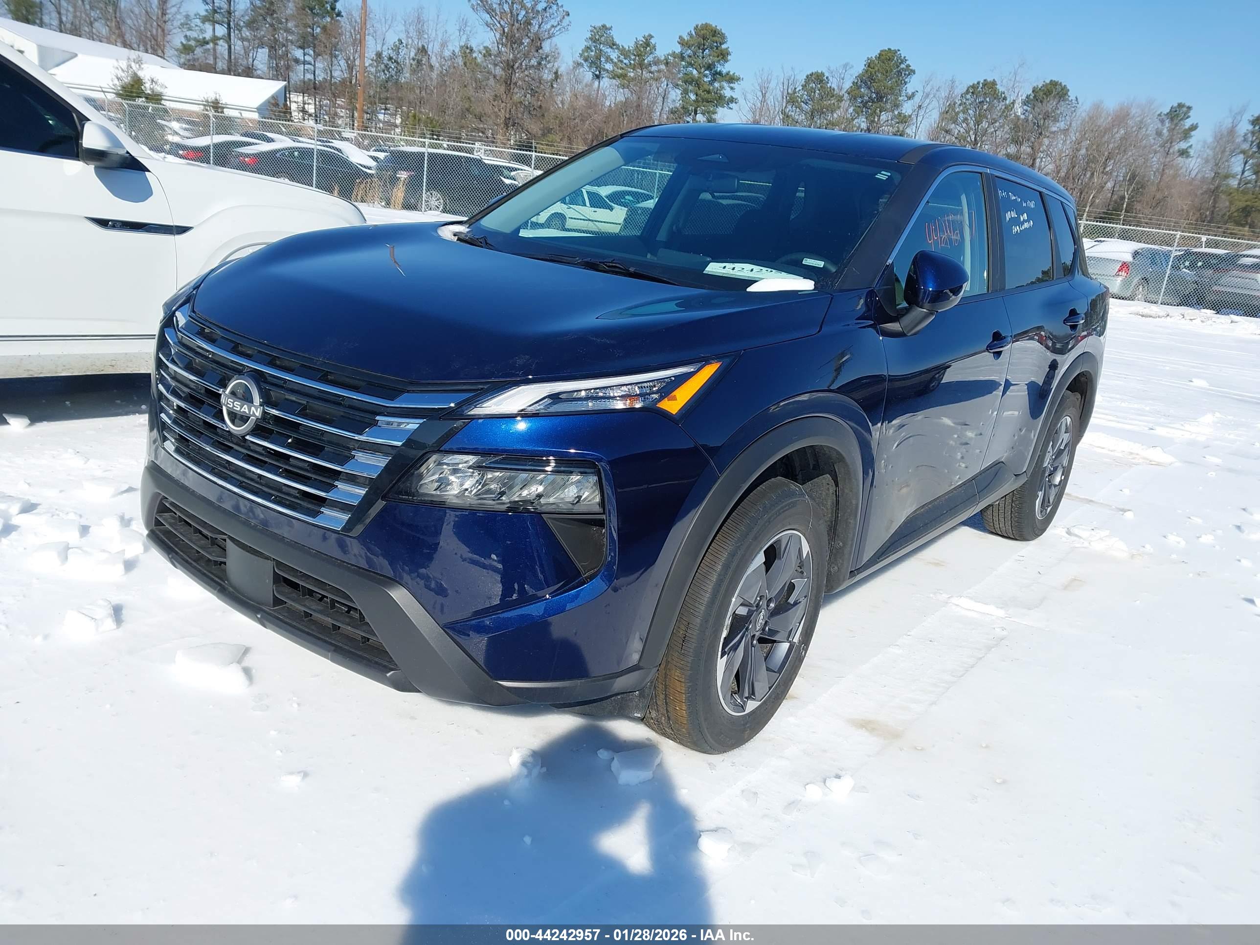 NISSAN ROGUE image 2