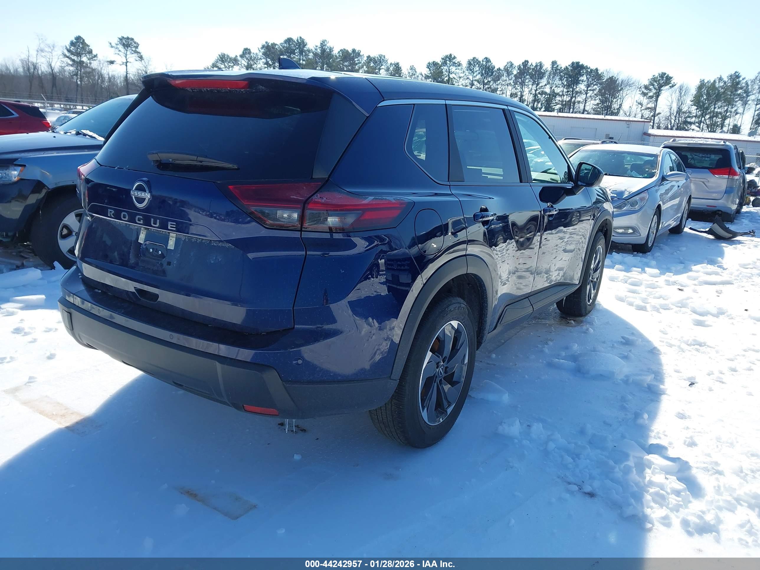 NISSAN ROGUE image 4