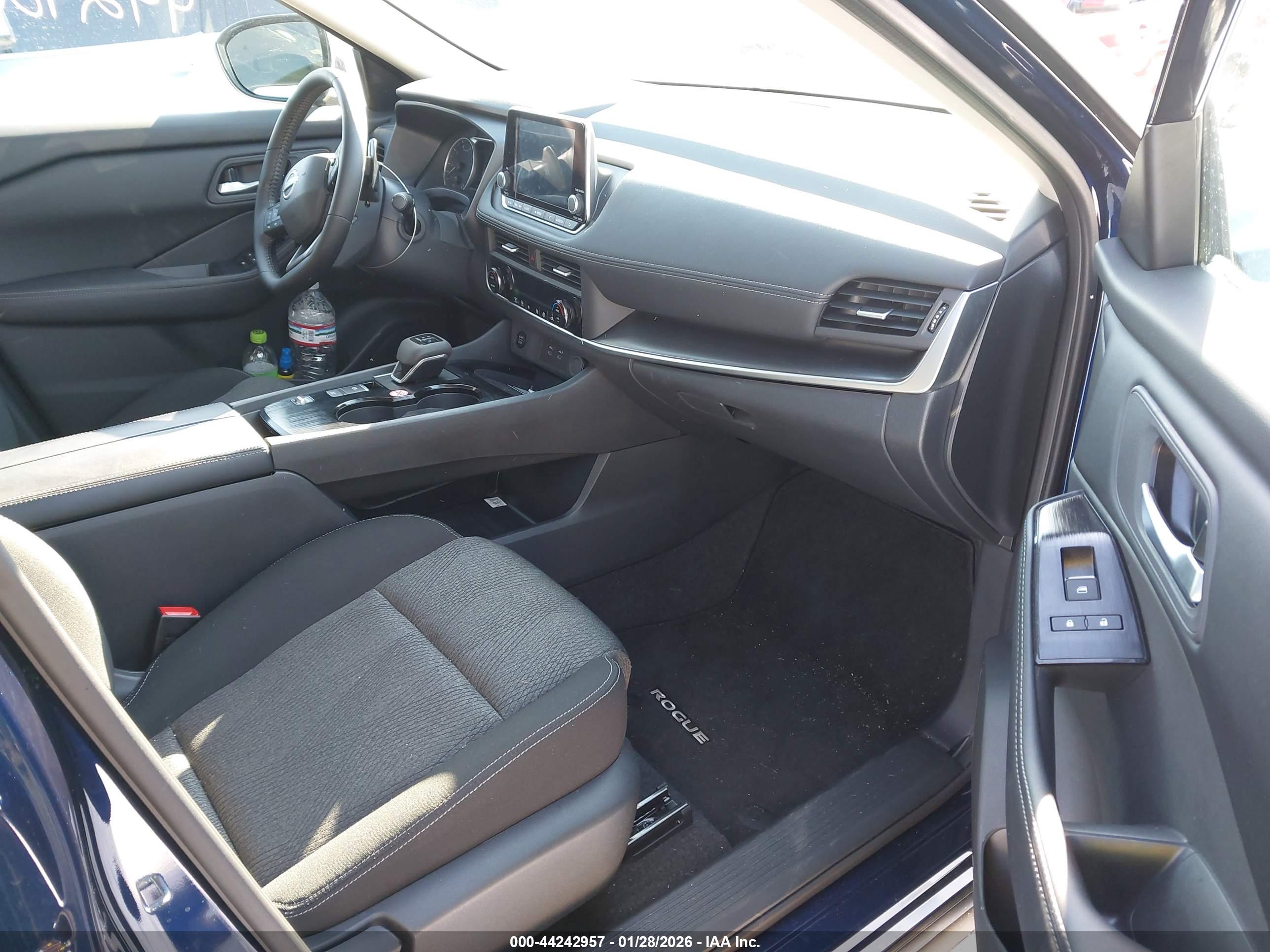 NISSAN ROGUE image 5