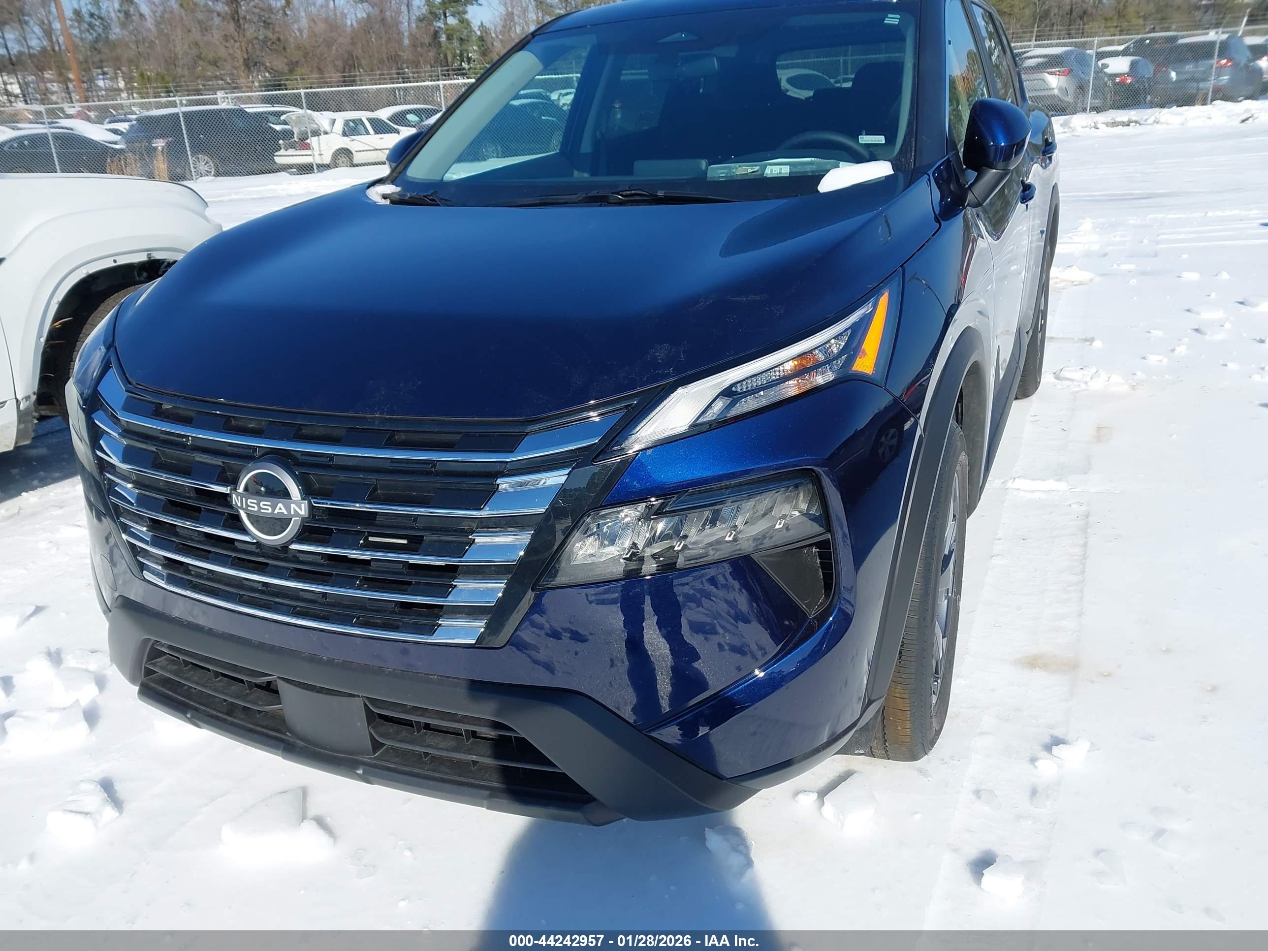 NISSAN ROGUE image 6