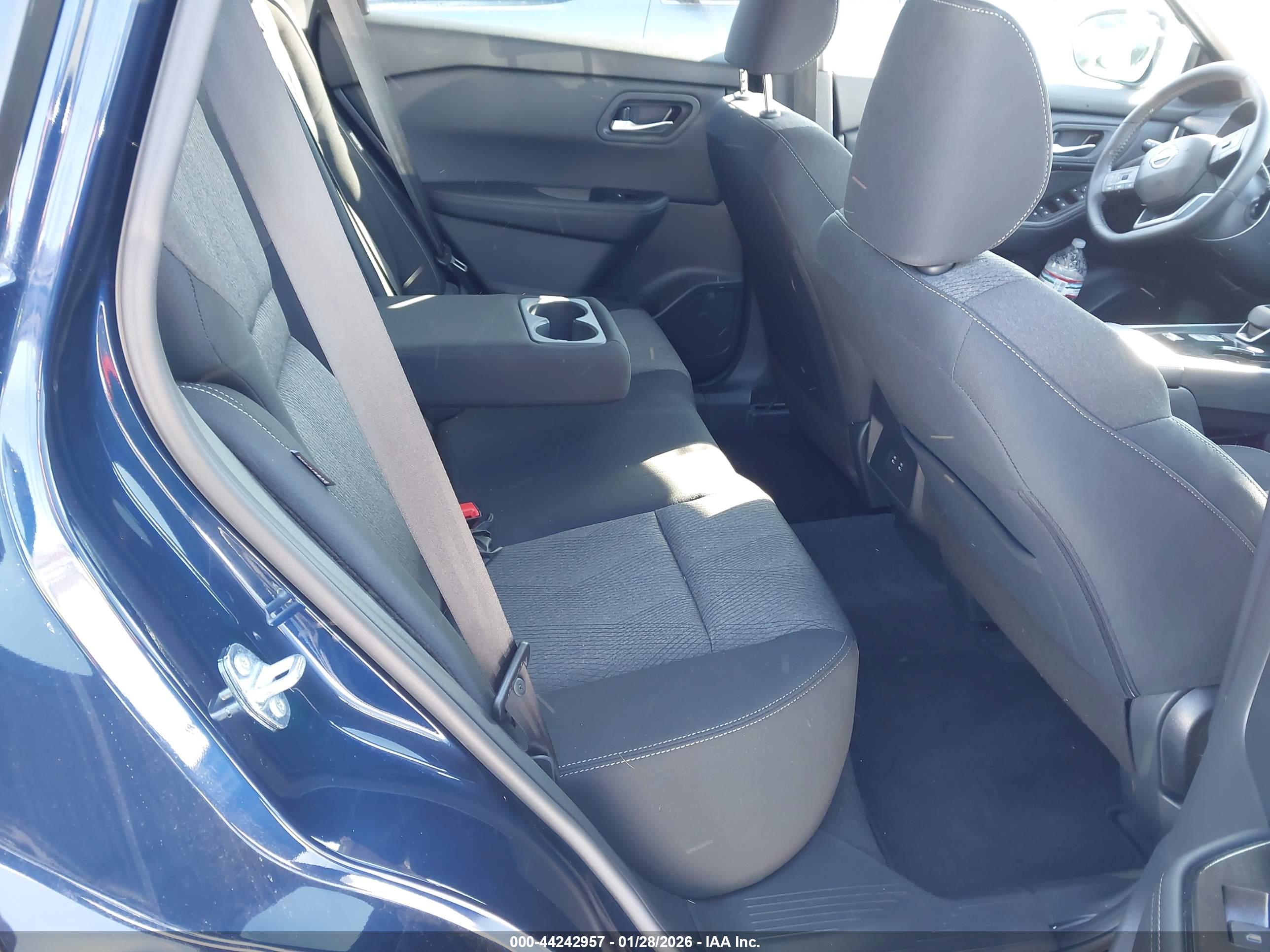 NISSAN ROGUE image 8