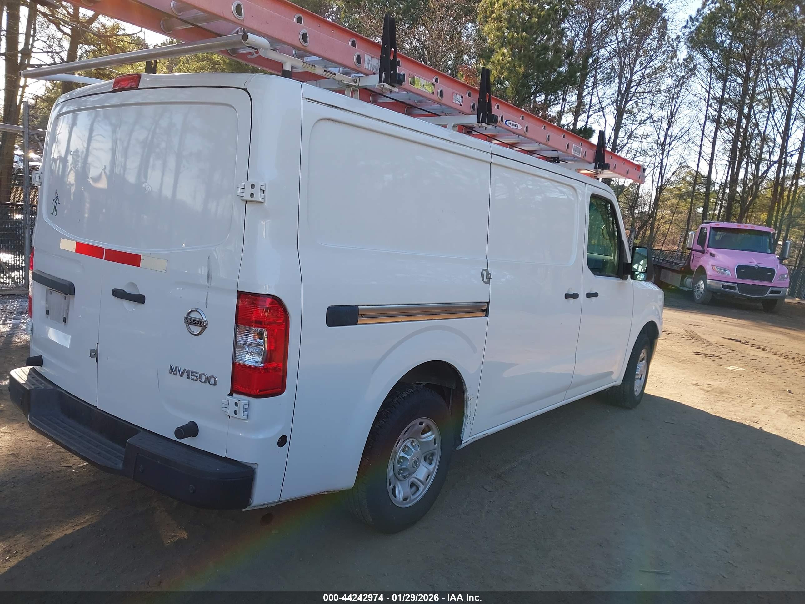 NISSAN NV image 4