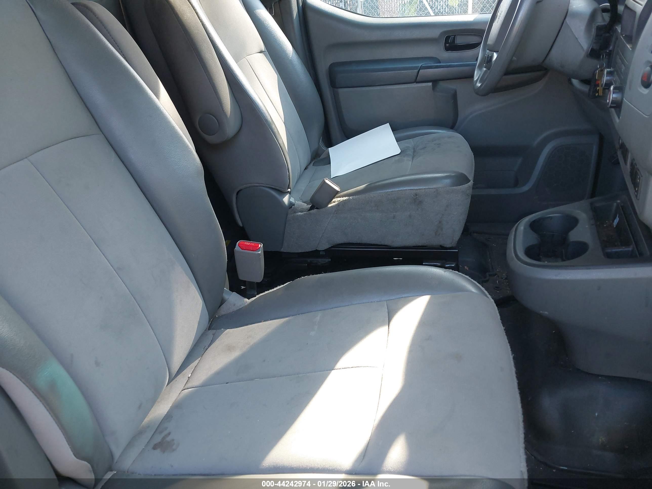 NISSAN NV image 5