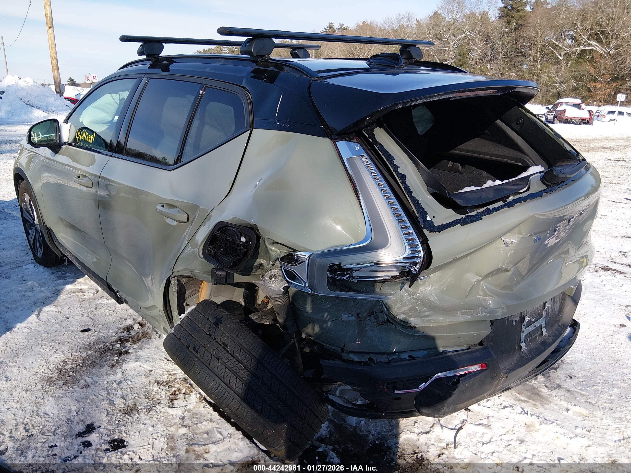 VOLVO XC40 image 3