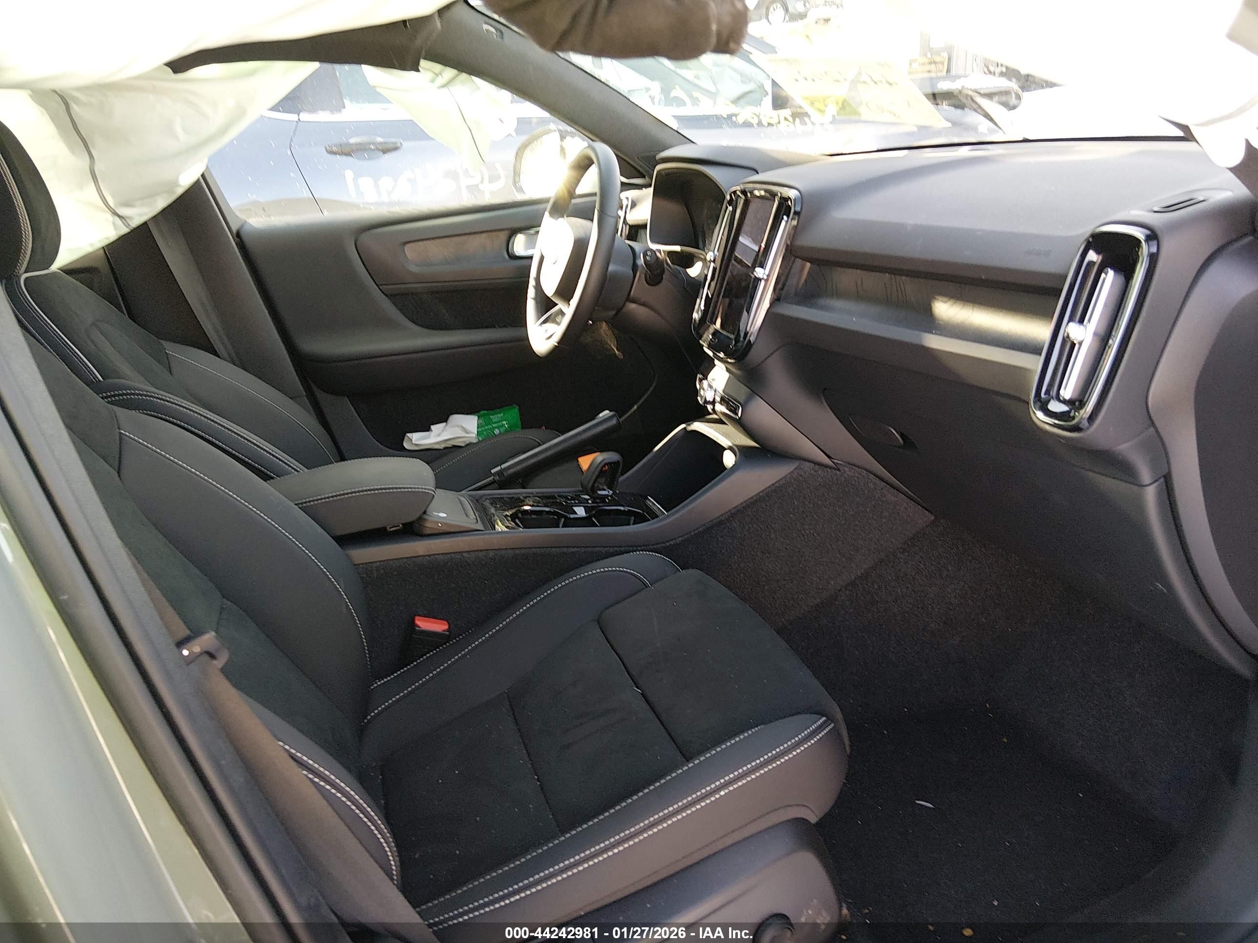 VOLVO XC40 image 5