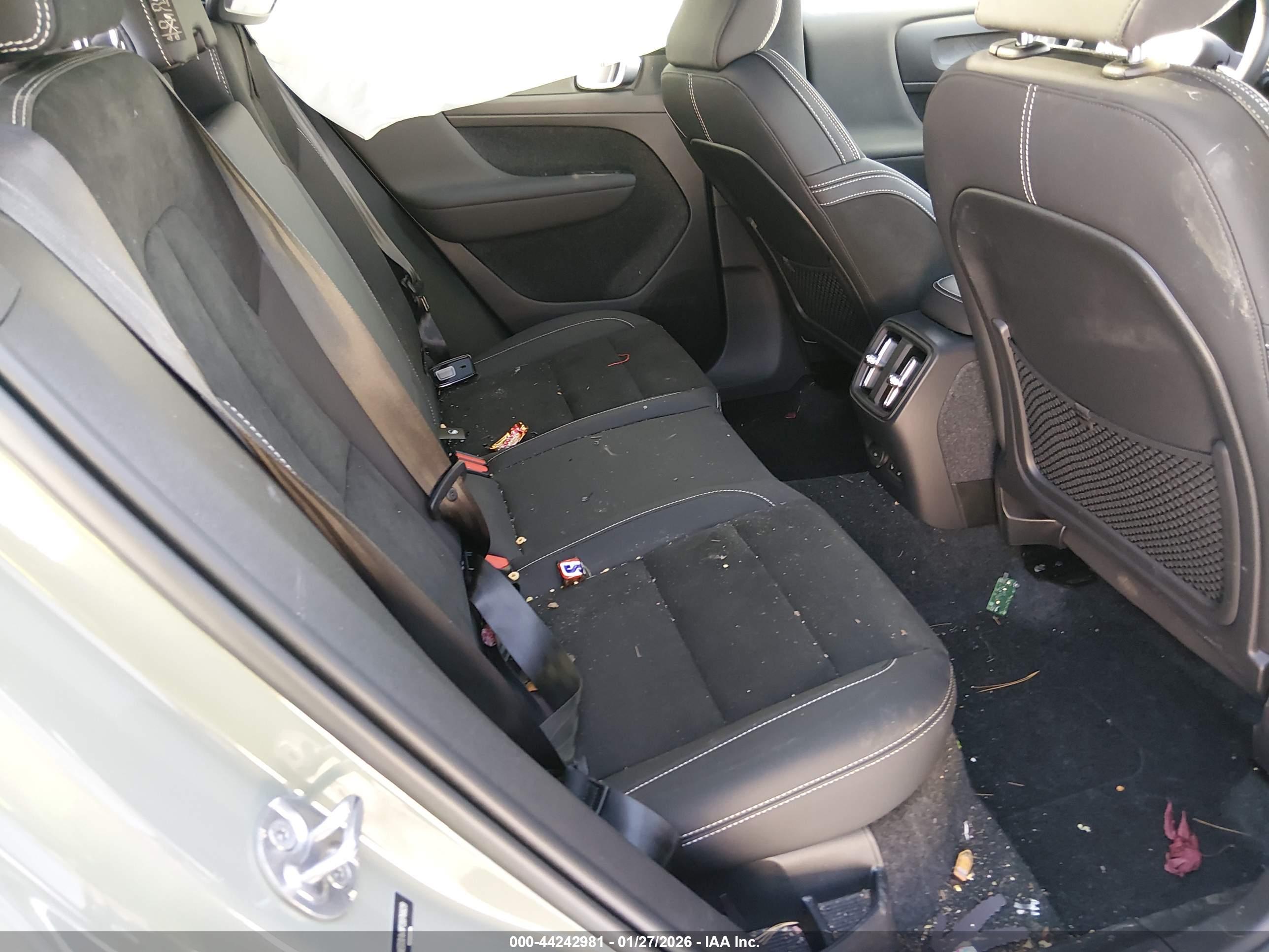 VOLVO XC40 image 8