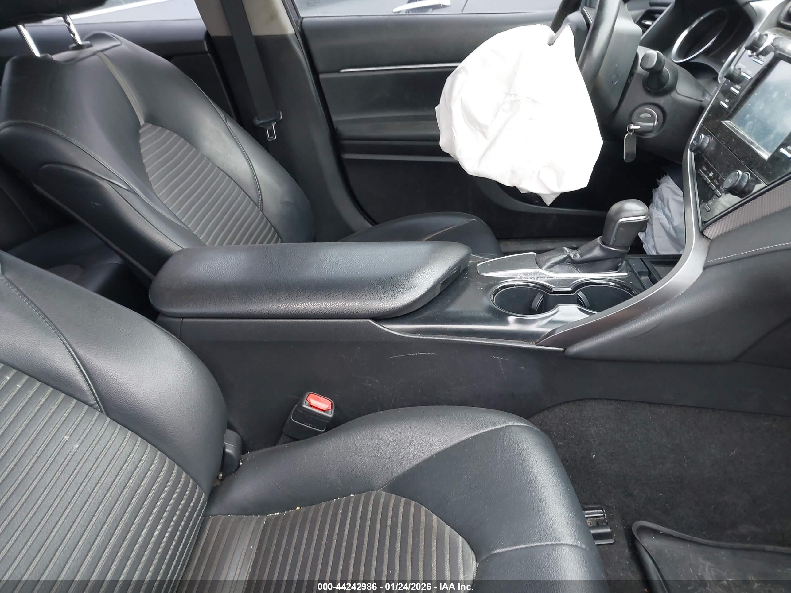 TOYOTA CAMRY image 5