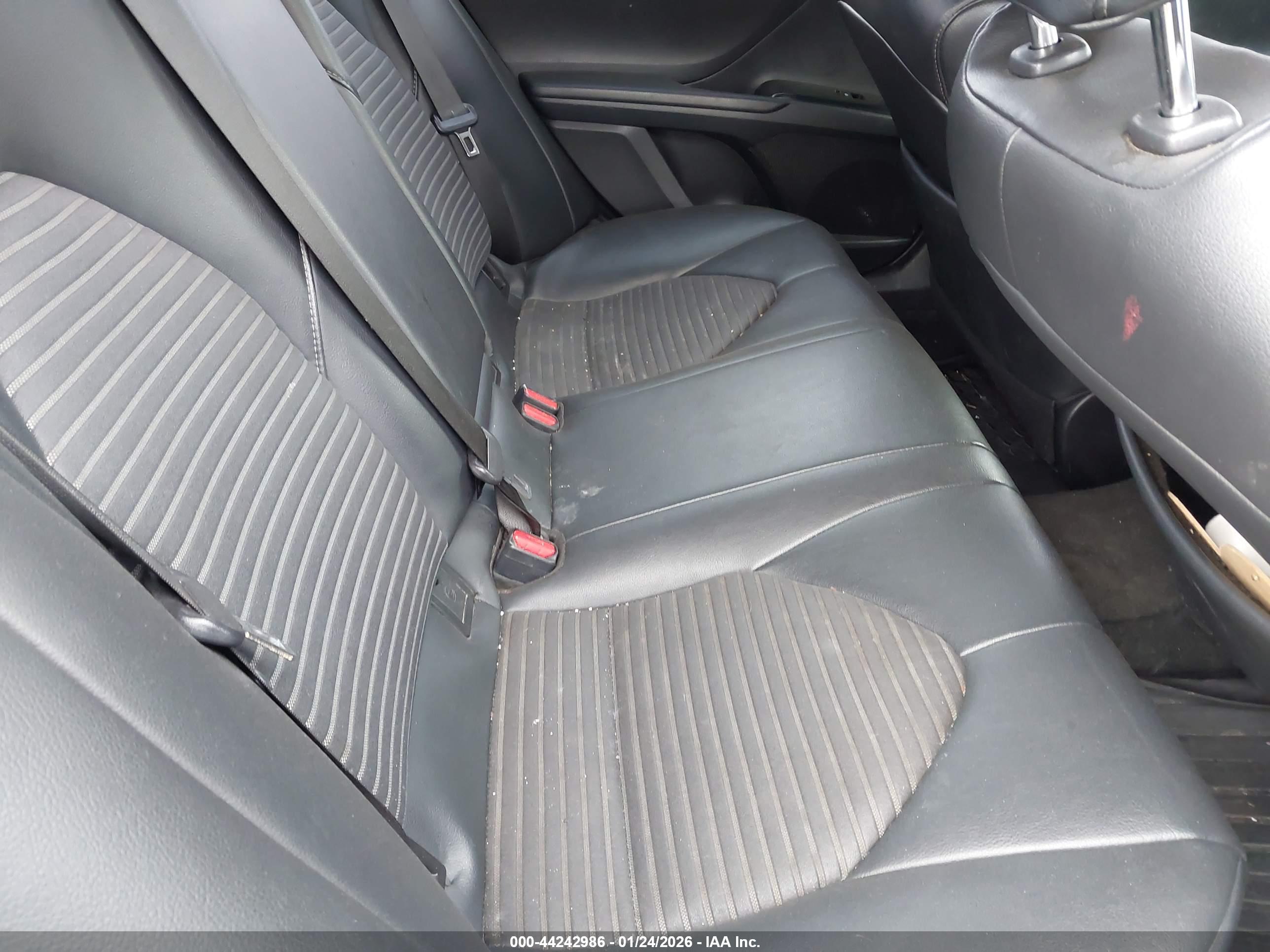 TOYOTA CAMRY image 8