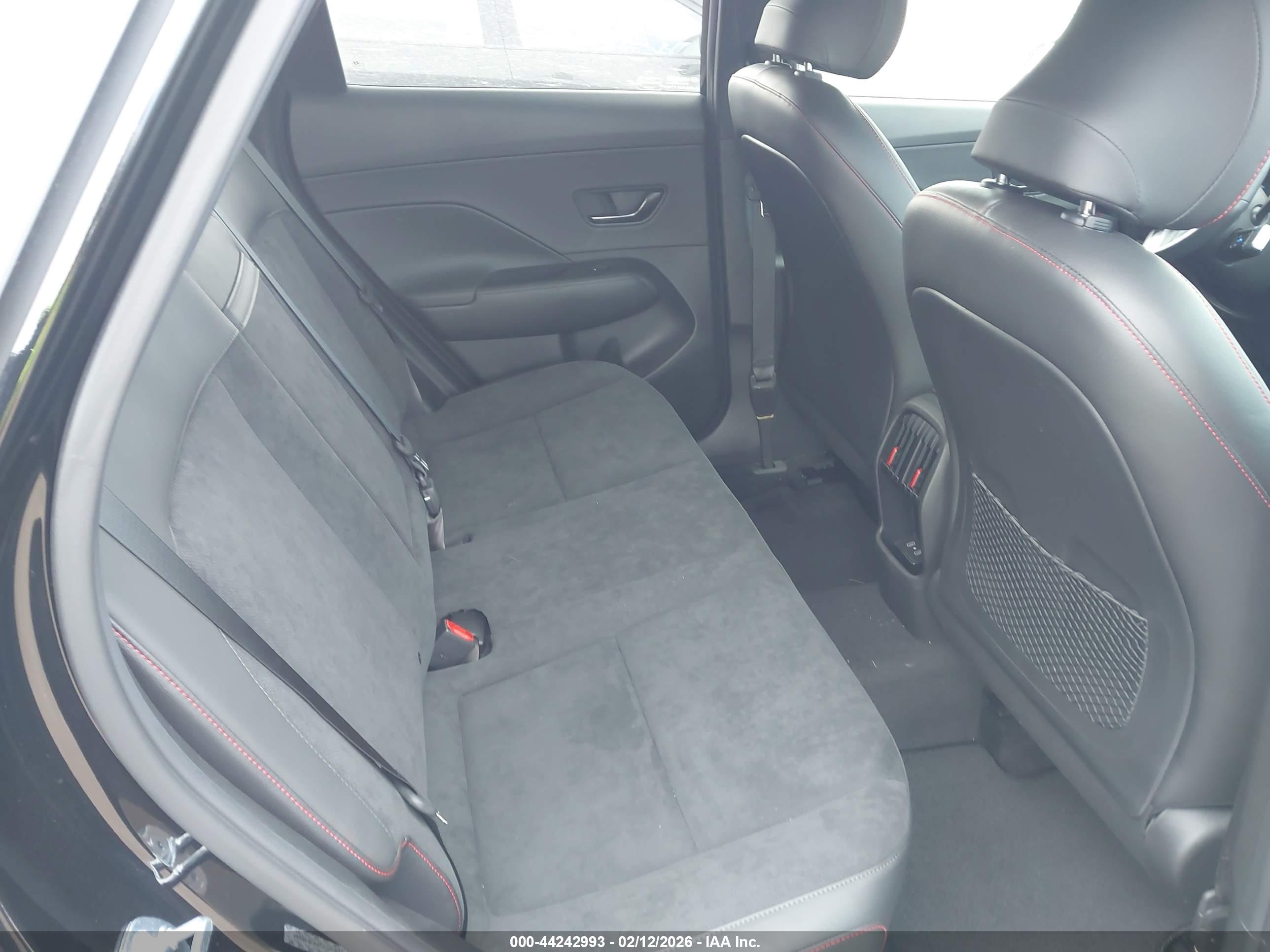HYUNDAI KONA image 8