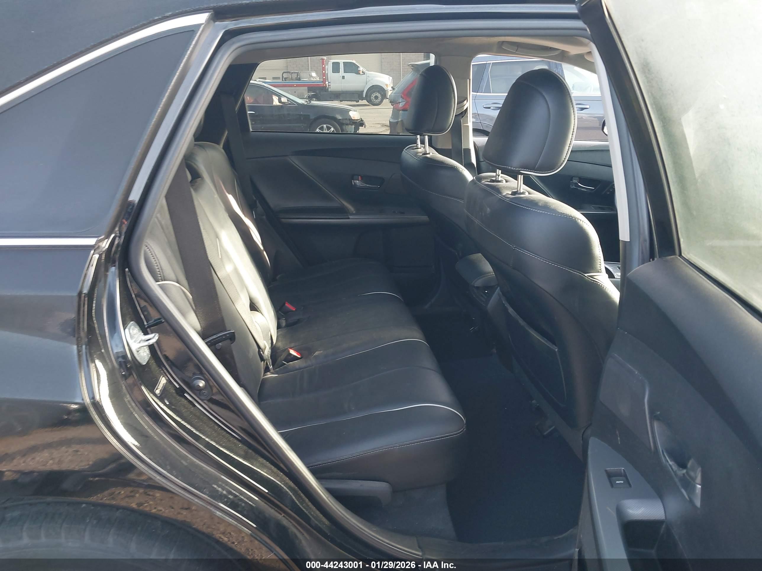TOYOTA VENZA image 8