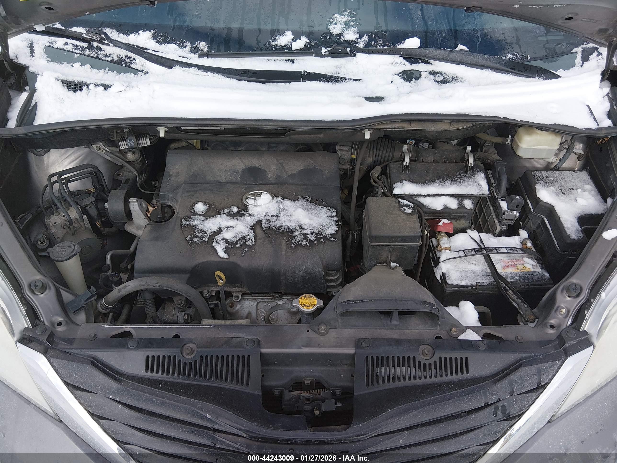 TOYOTA SIENNA image 10