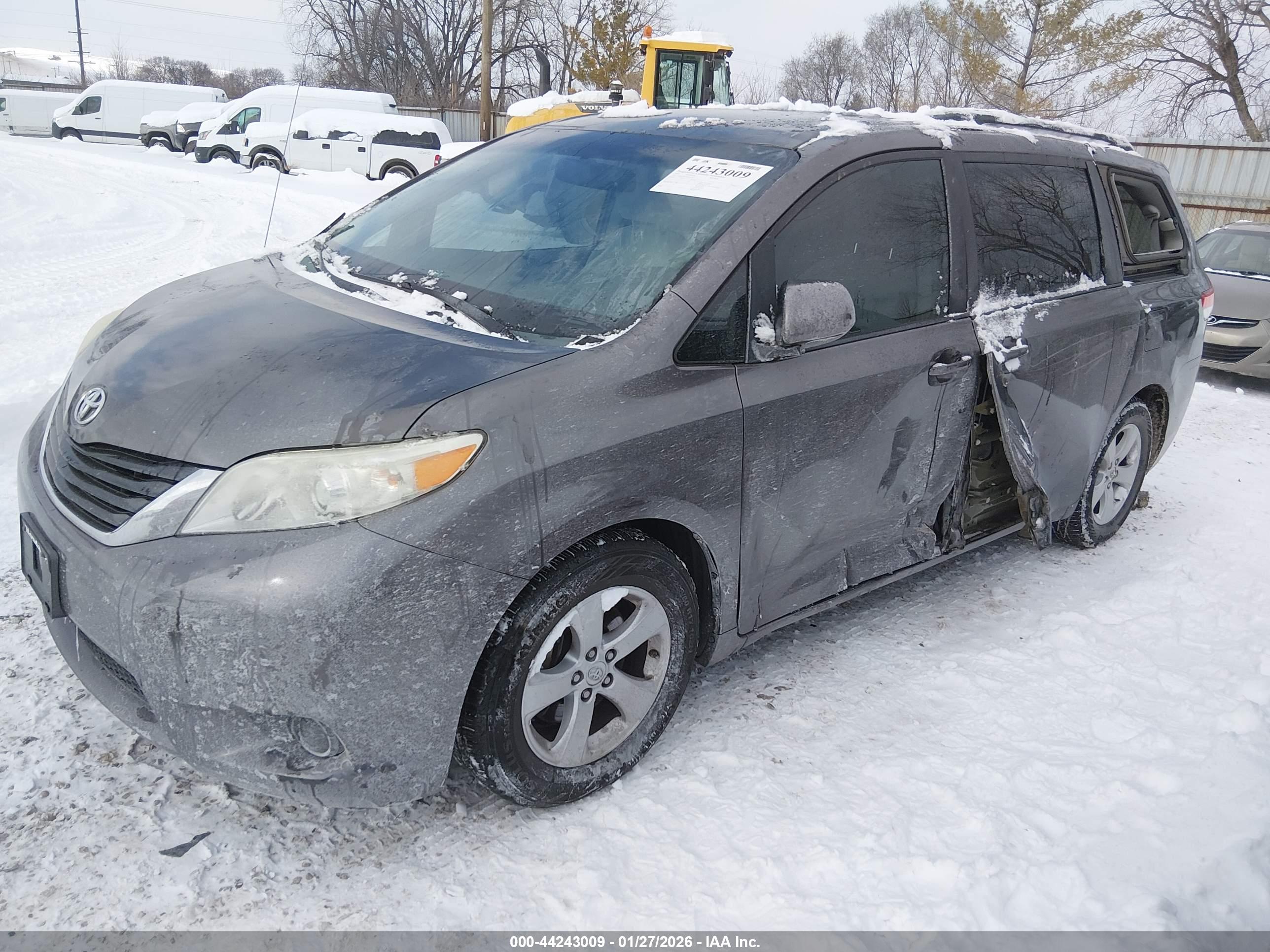 TOYOTA SIENNA image 2
