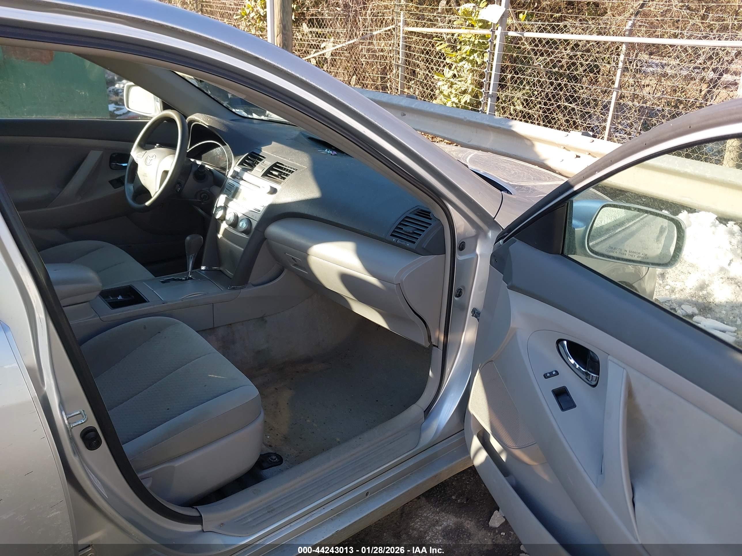 TOYOTA CAMRY image 5