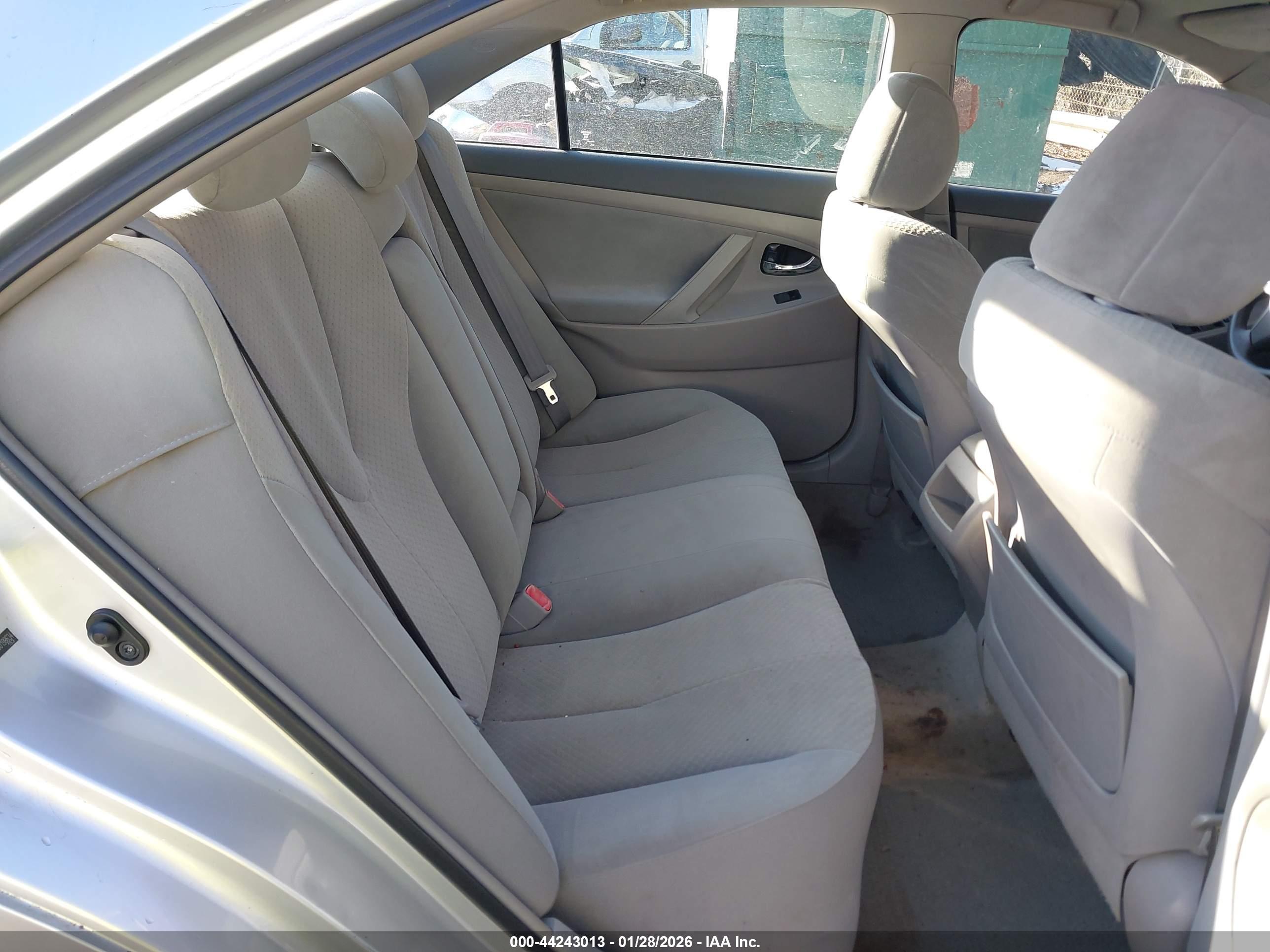 TOYOTA CAMRY image 8
