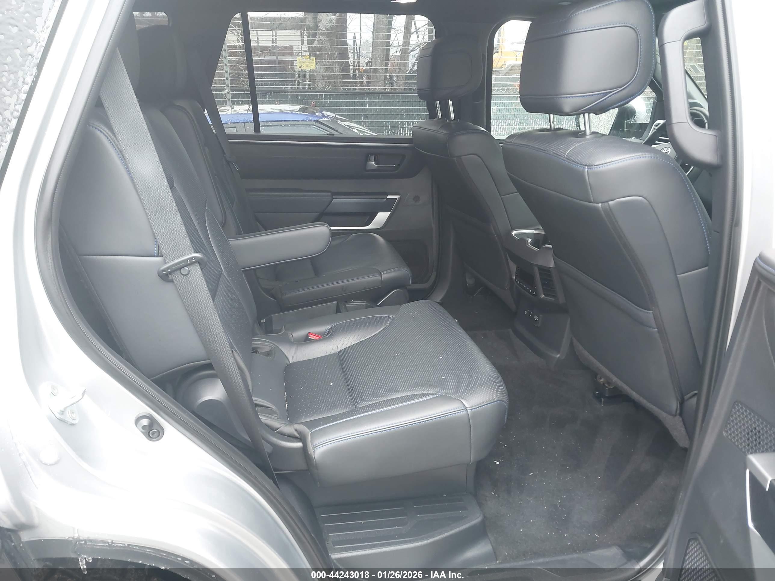 TOYOTA SEQUOIA image 8