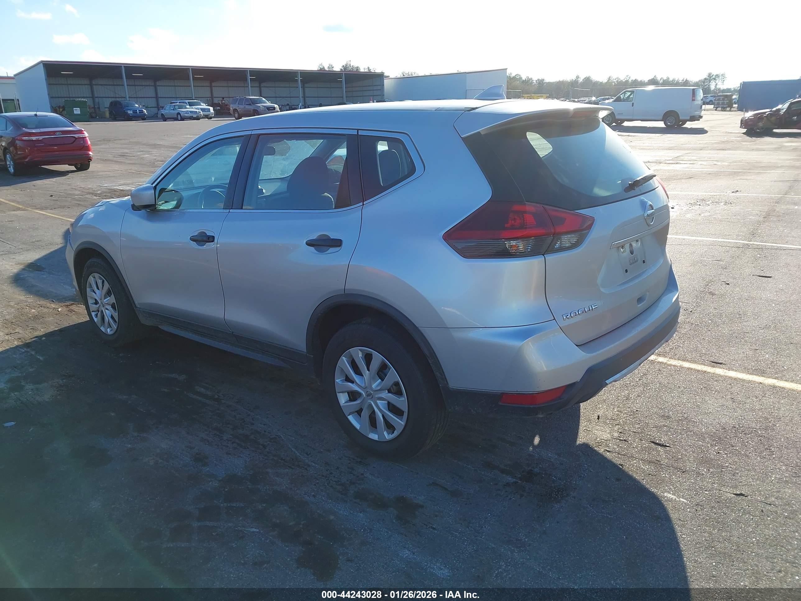 NISSAN ROGUE image 3