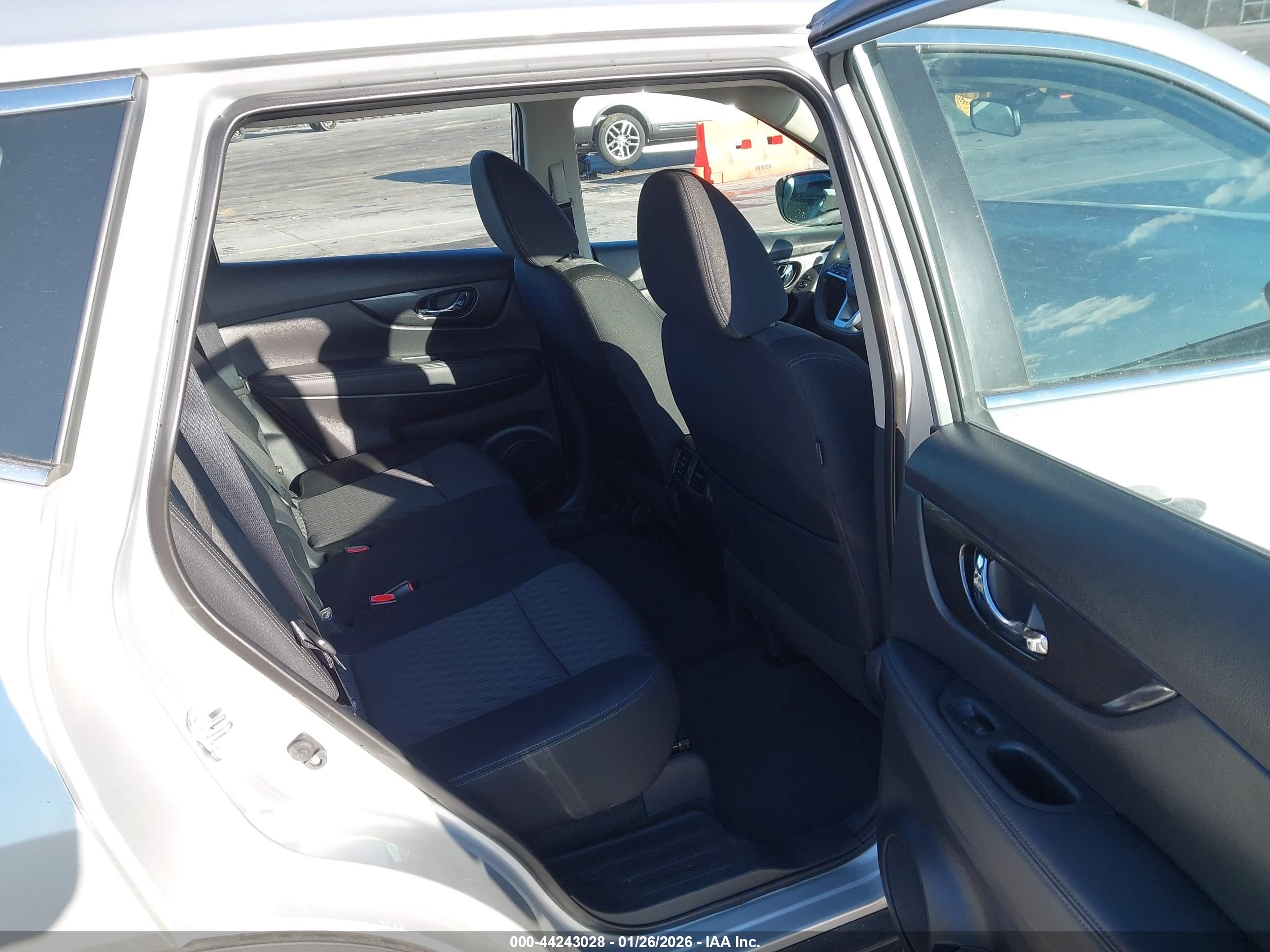NISSAN ROGUE image 8