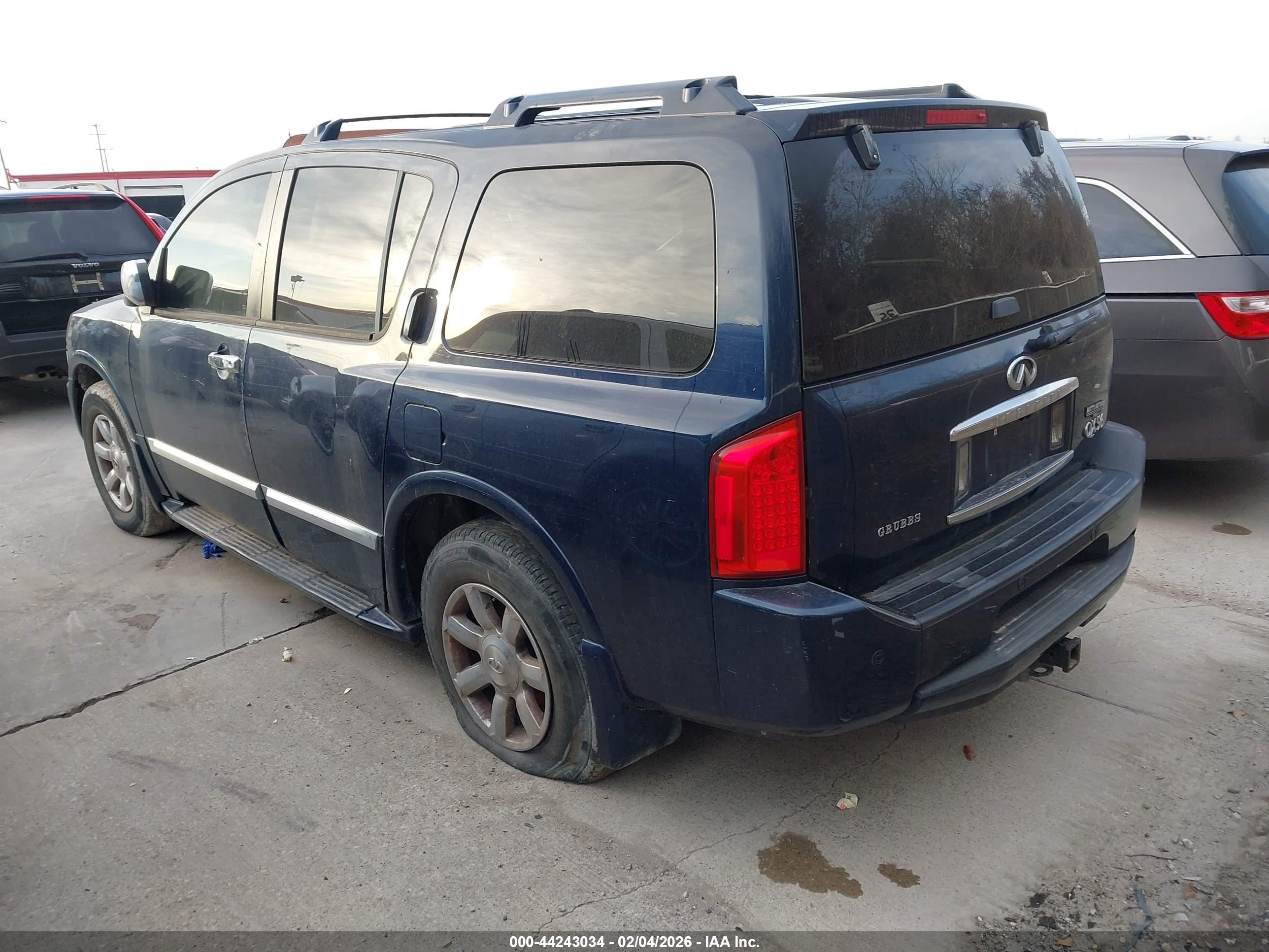 INFINITI QX56 image 3