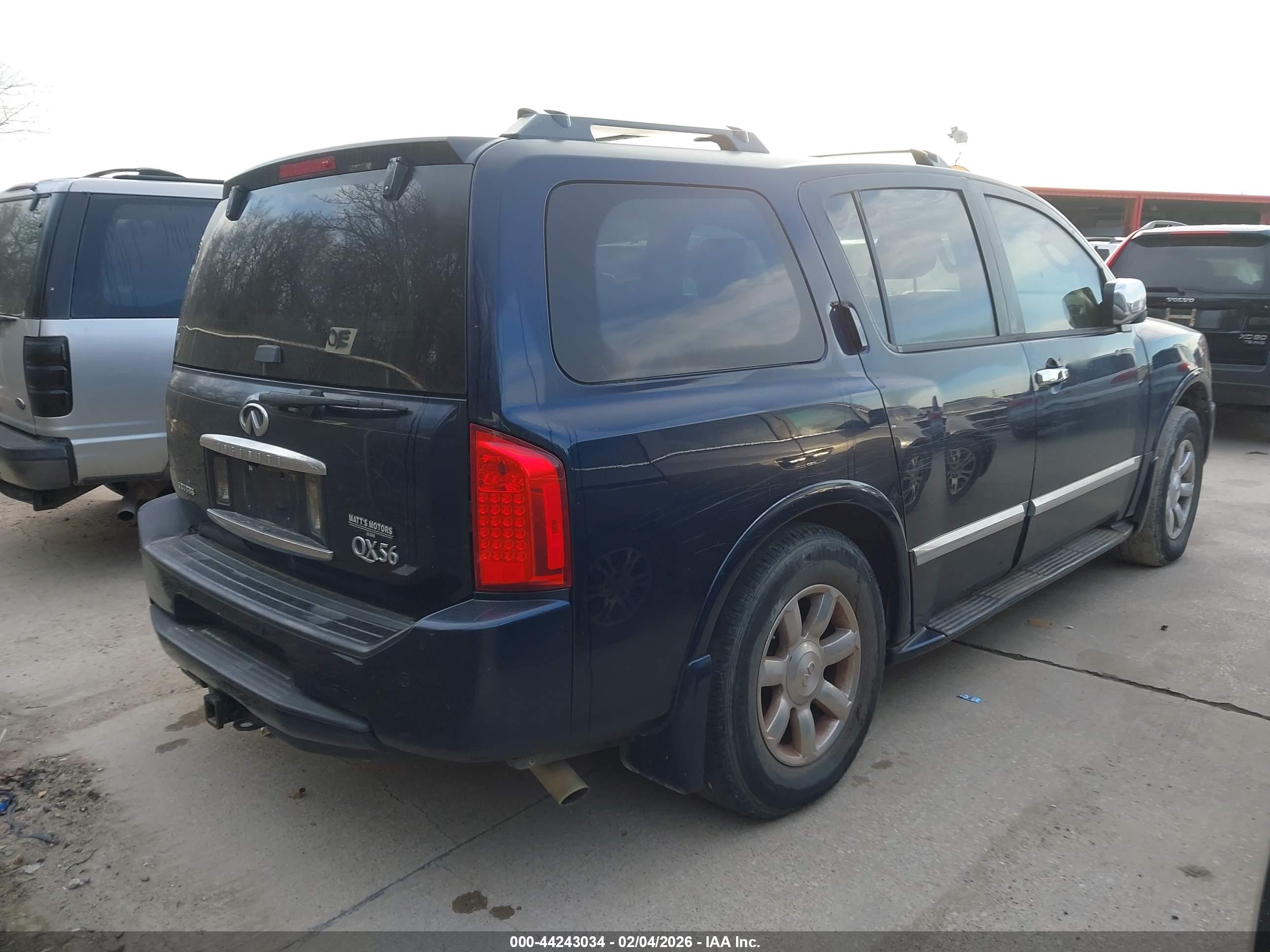 INFINITI QX56 image 4