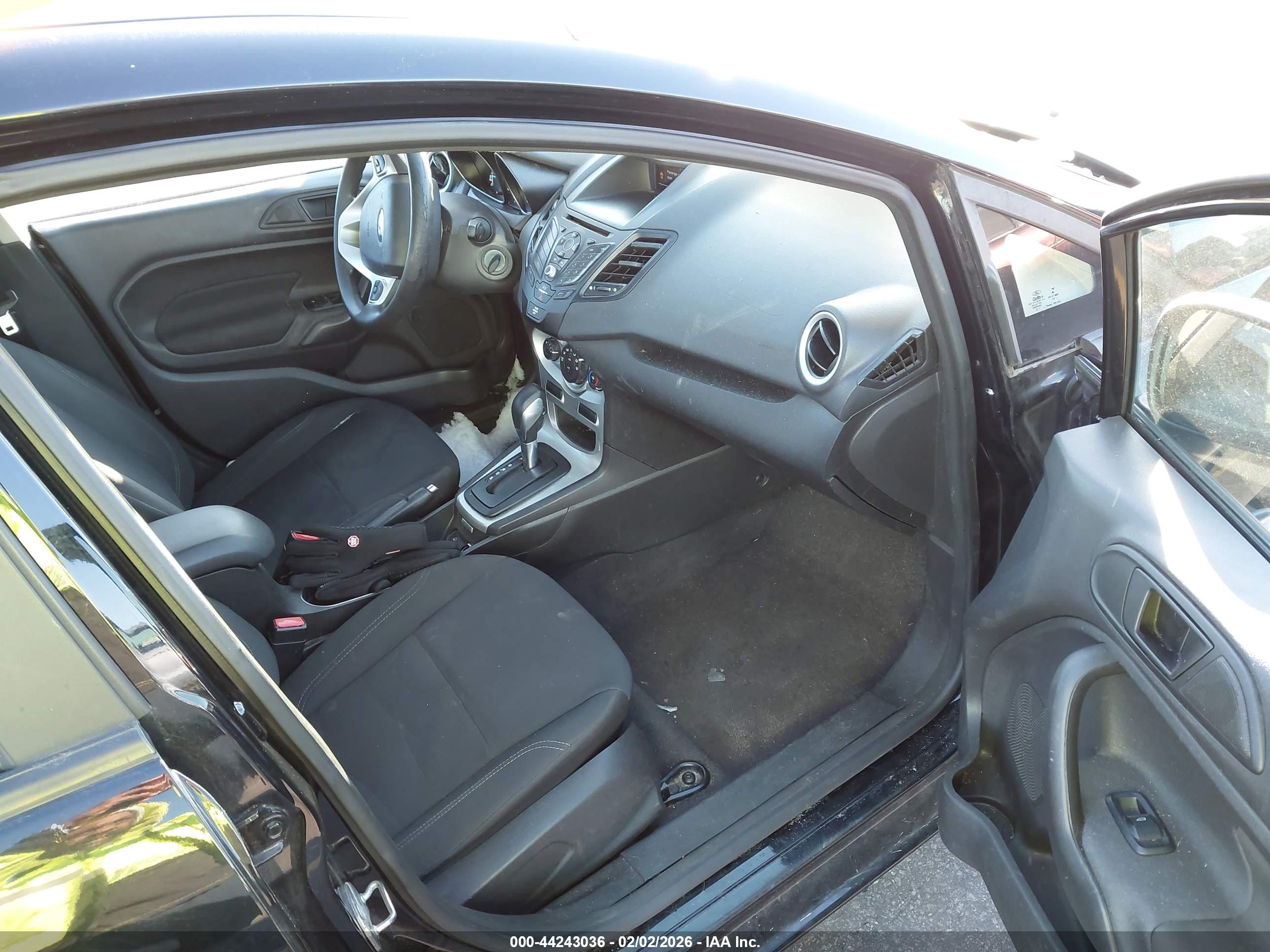 FORD FIESTA image 5