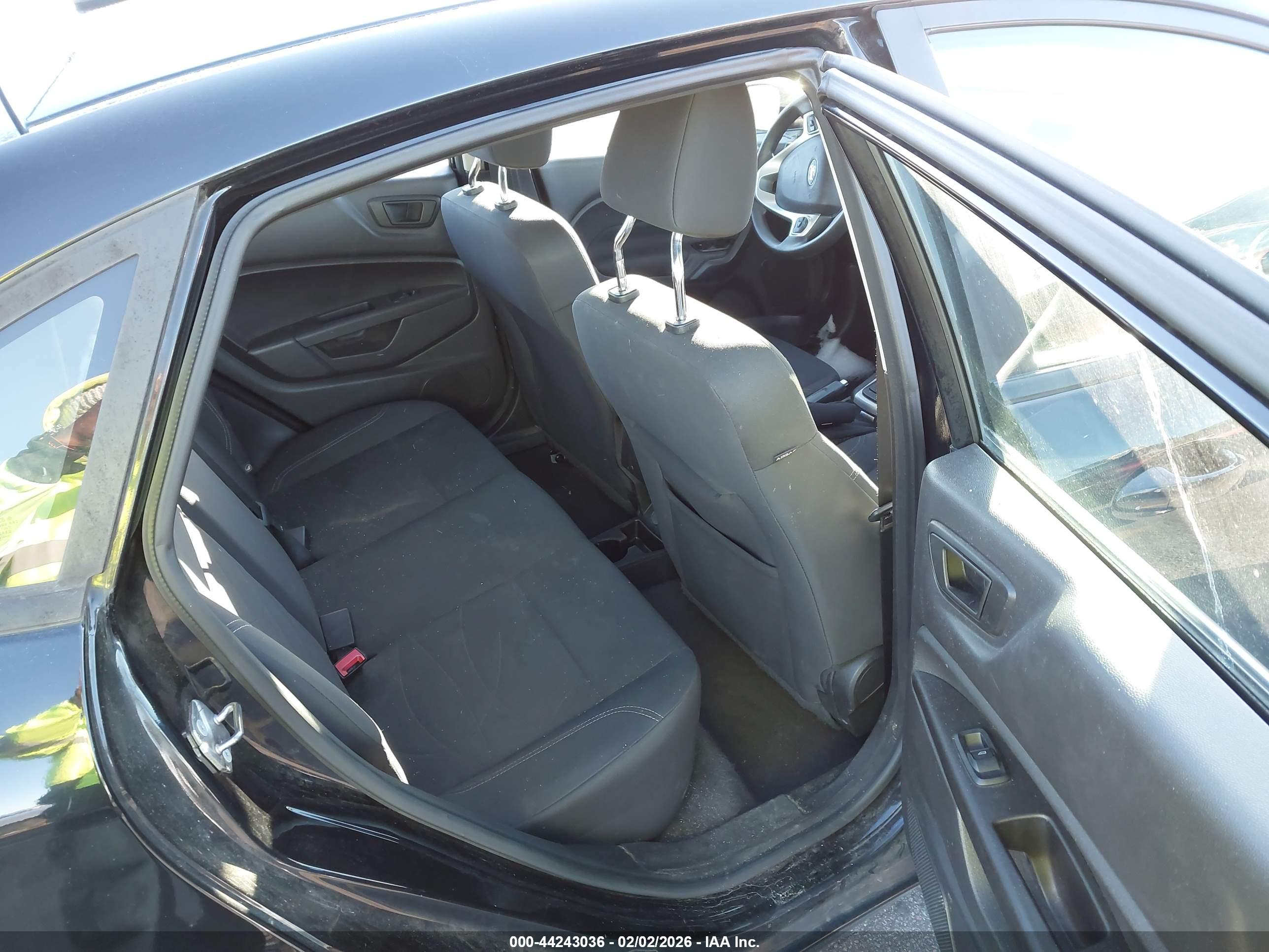 FORD FIESTA image 8
