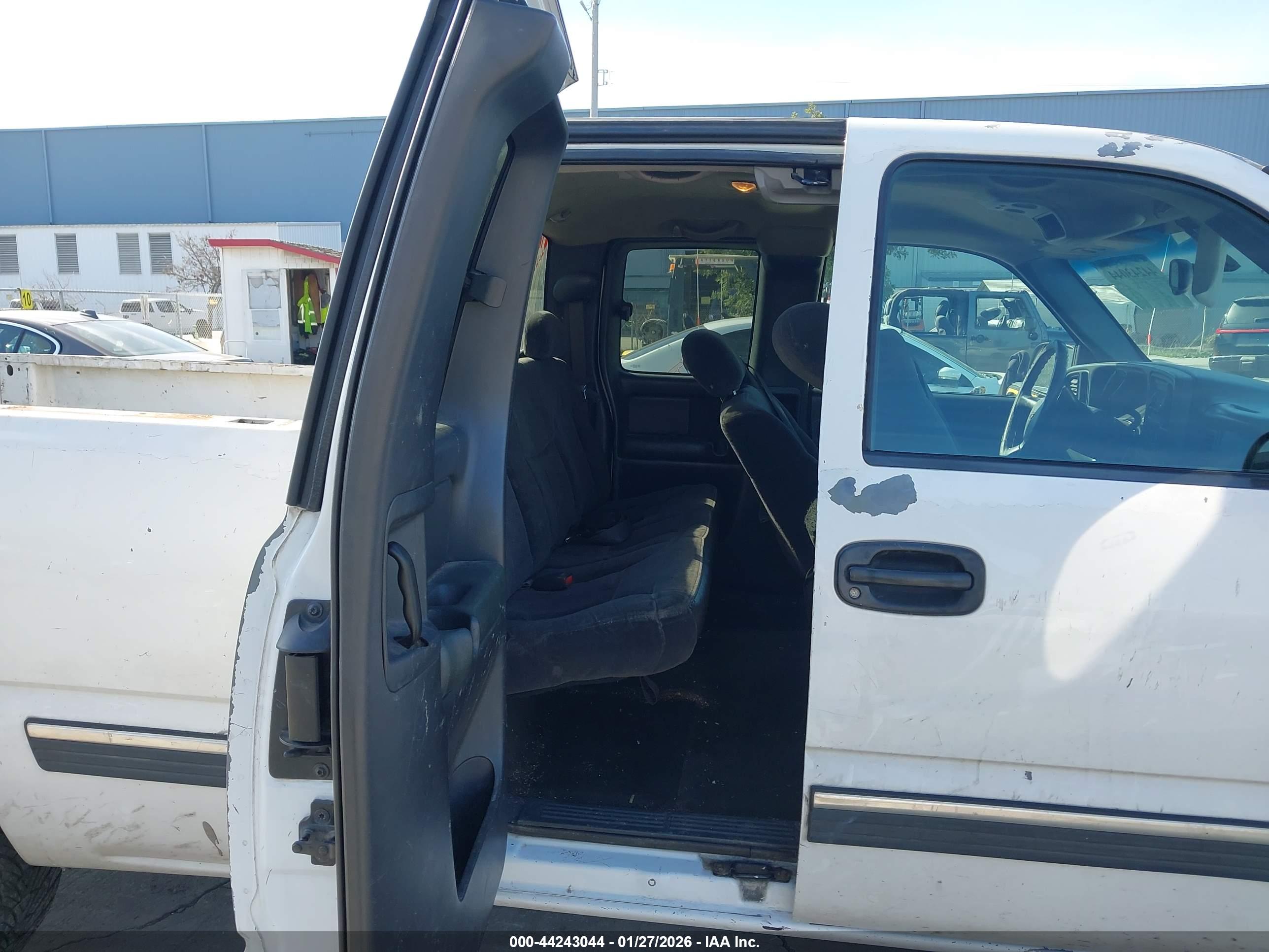 CHEVROLET SILVERADO image 8