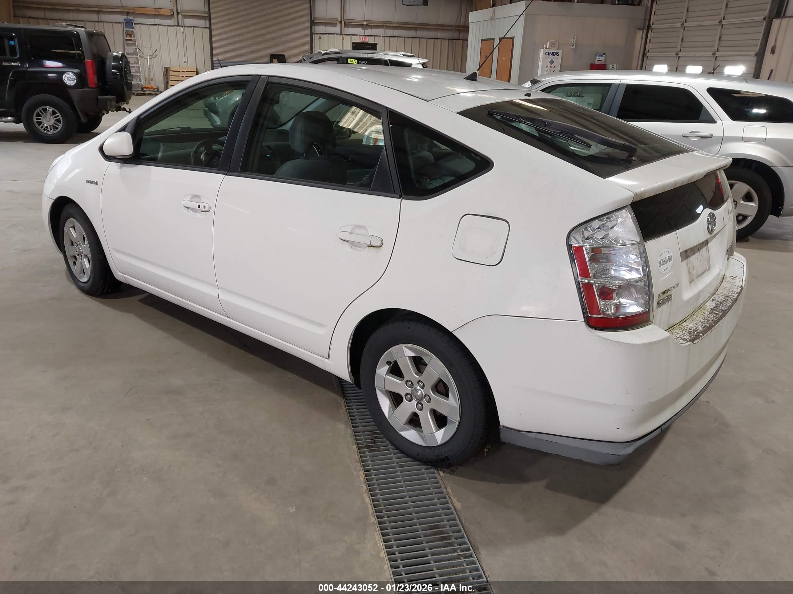 TOYOTA PRIUS image 3