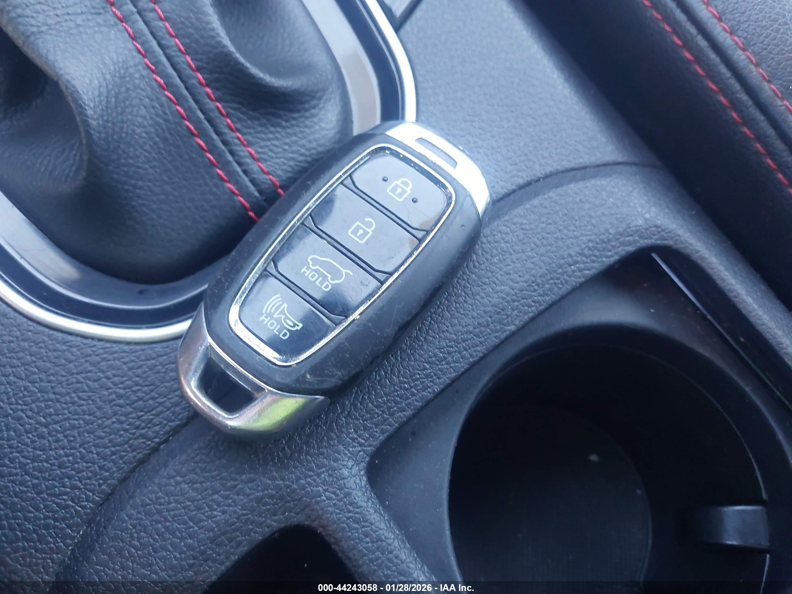 HYUNDAI ELANTRA image 11