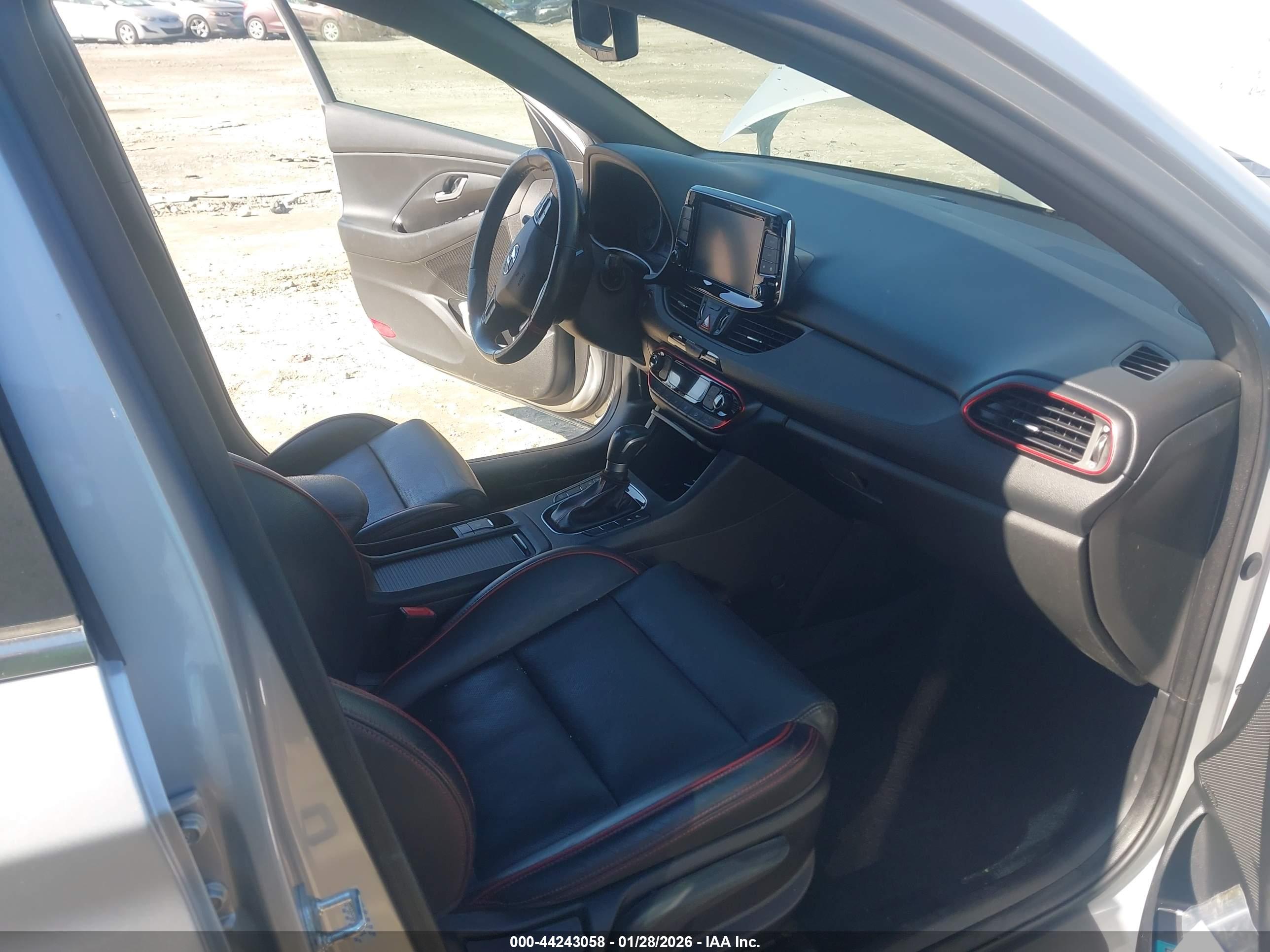 HYUNDAI ELANTRA image 5