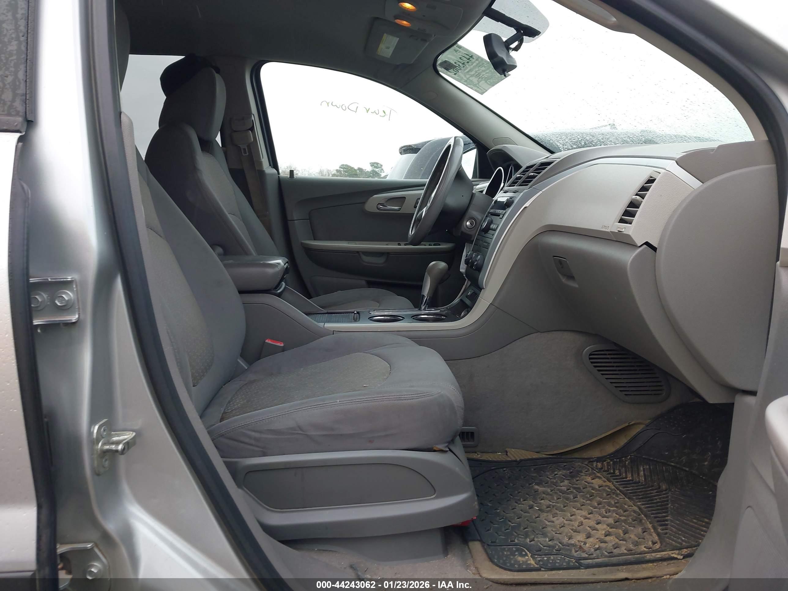 CHEVROLET TRAVERSE image 5