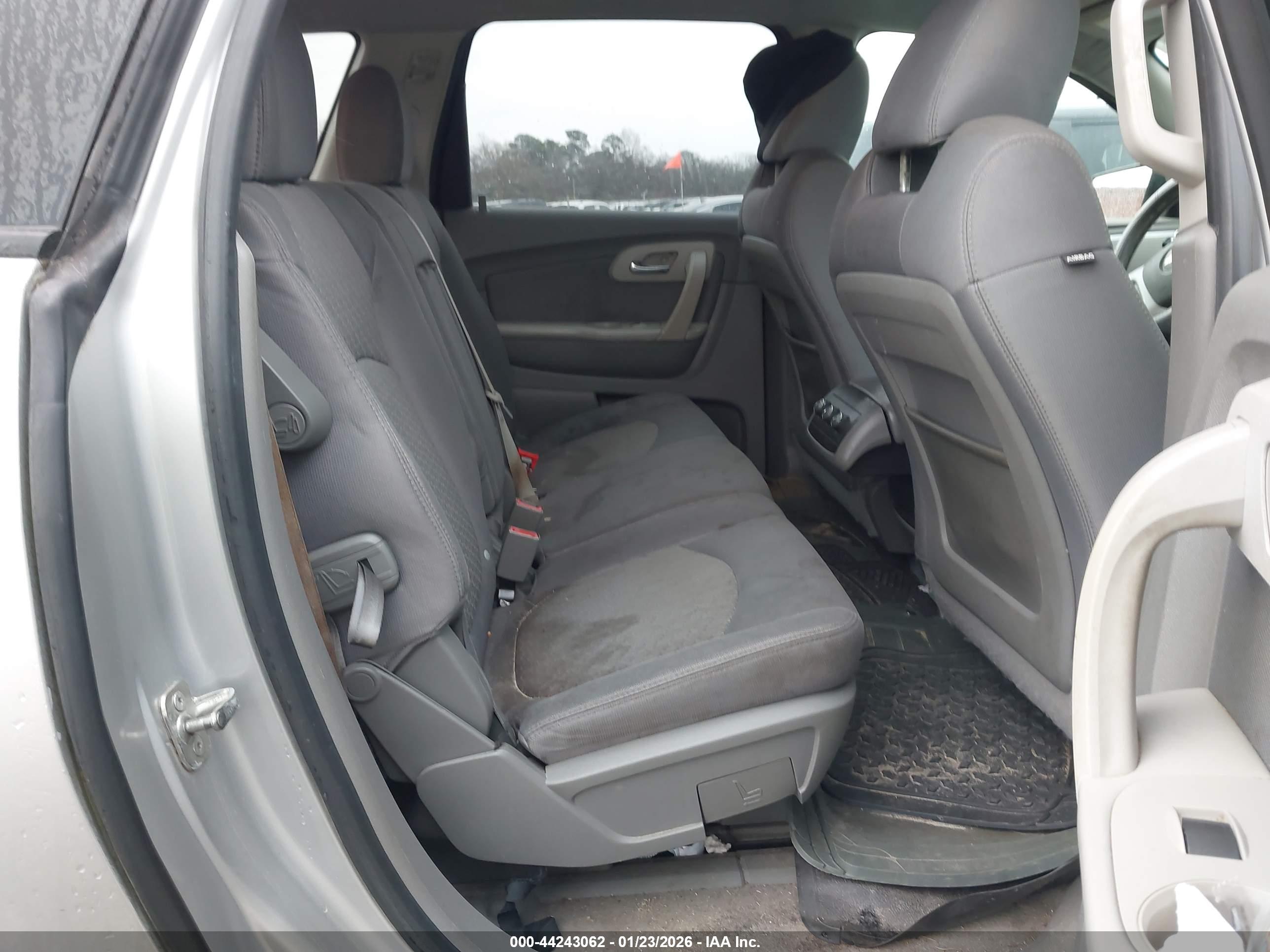 CHEVROLET TRAVERSE image 8