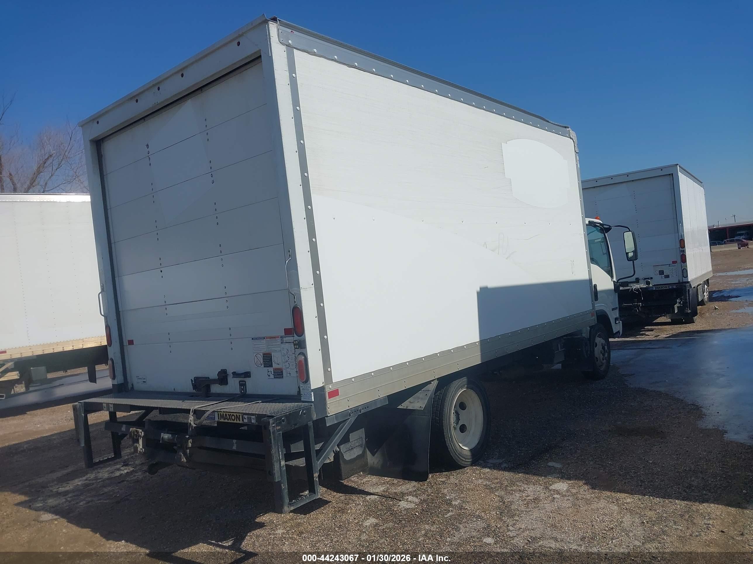 ISUZU NPR image 4