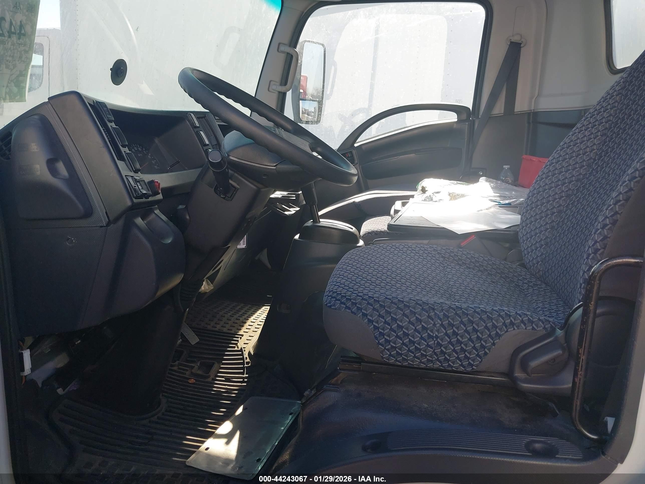 ISUZU NPR image 8